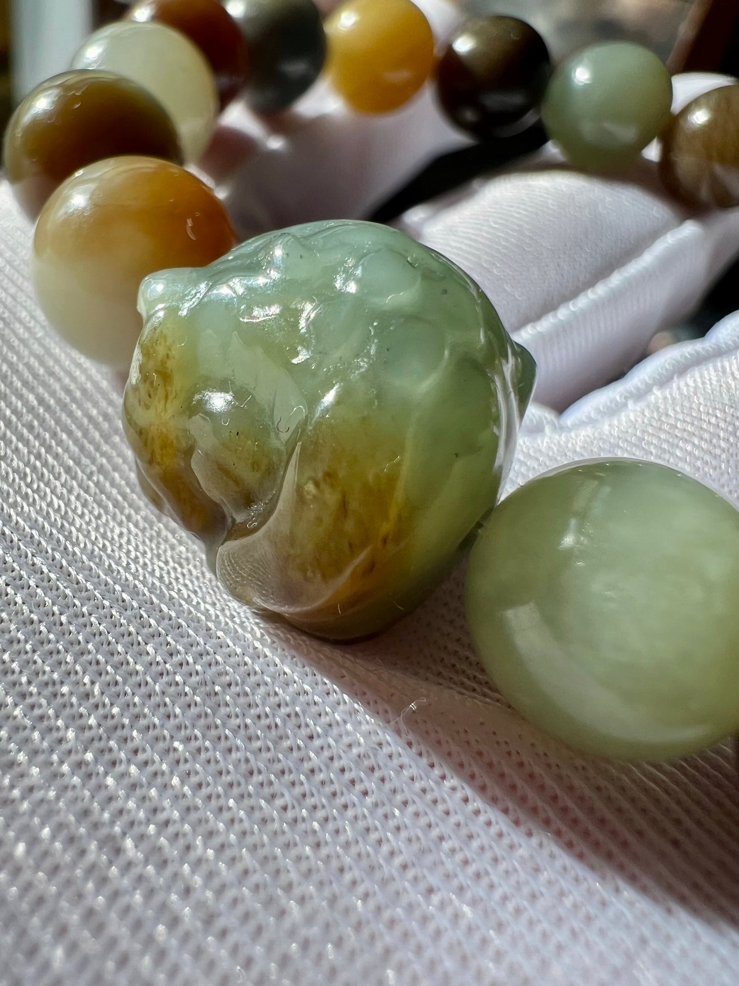 10mm Certified natural jade /Qinghua Loulan multi color nephrite bracelet天然三色手串 油熟细糯#7168 搭配糖青玉雕刻醒狮