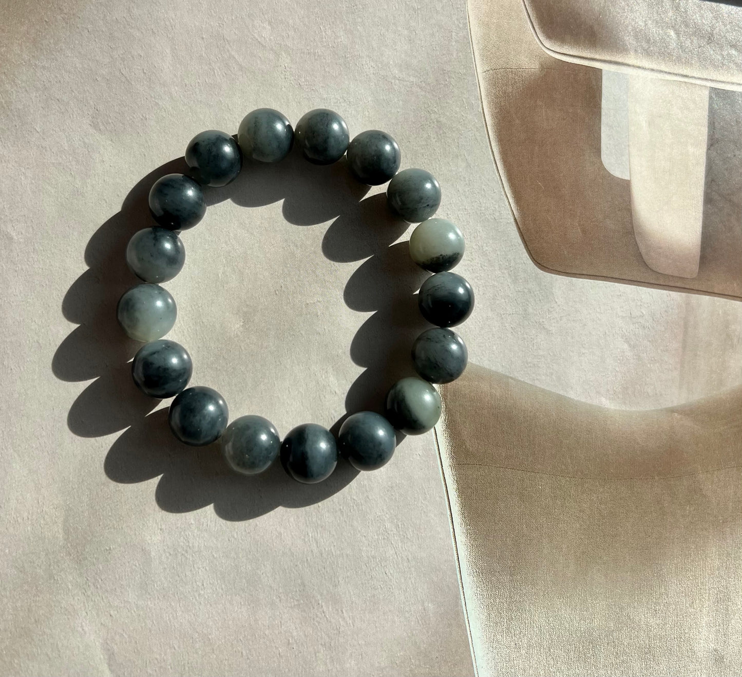 12mm Certified natural jade pebble/black and white nephrite/Qinghua nephrite pebble beads bracelet 天然精品 籽料青花手串 一线天/聚宝盆 #7235 特别油糯