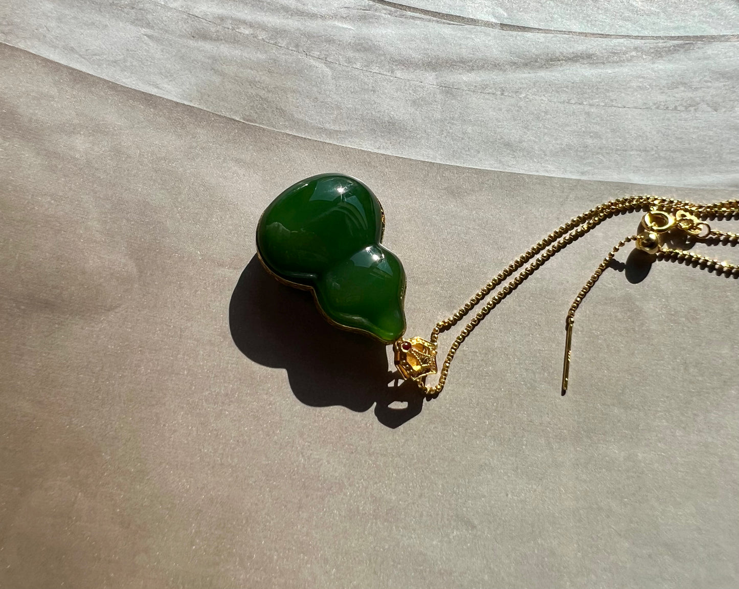 Certified natural nephrite green jade pendant /gold 18k/green nephrite Carved gourd pendant 天然碧玉 辣绿菠菜绿葫芦 无结构起莹光 18k金厚镶吊坠/项链#2201