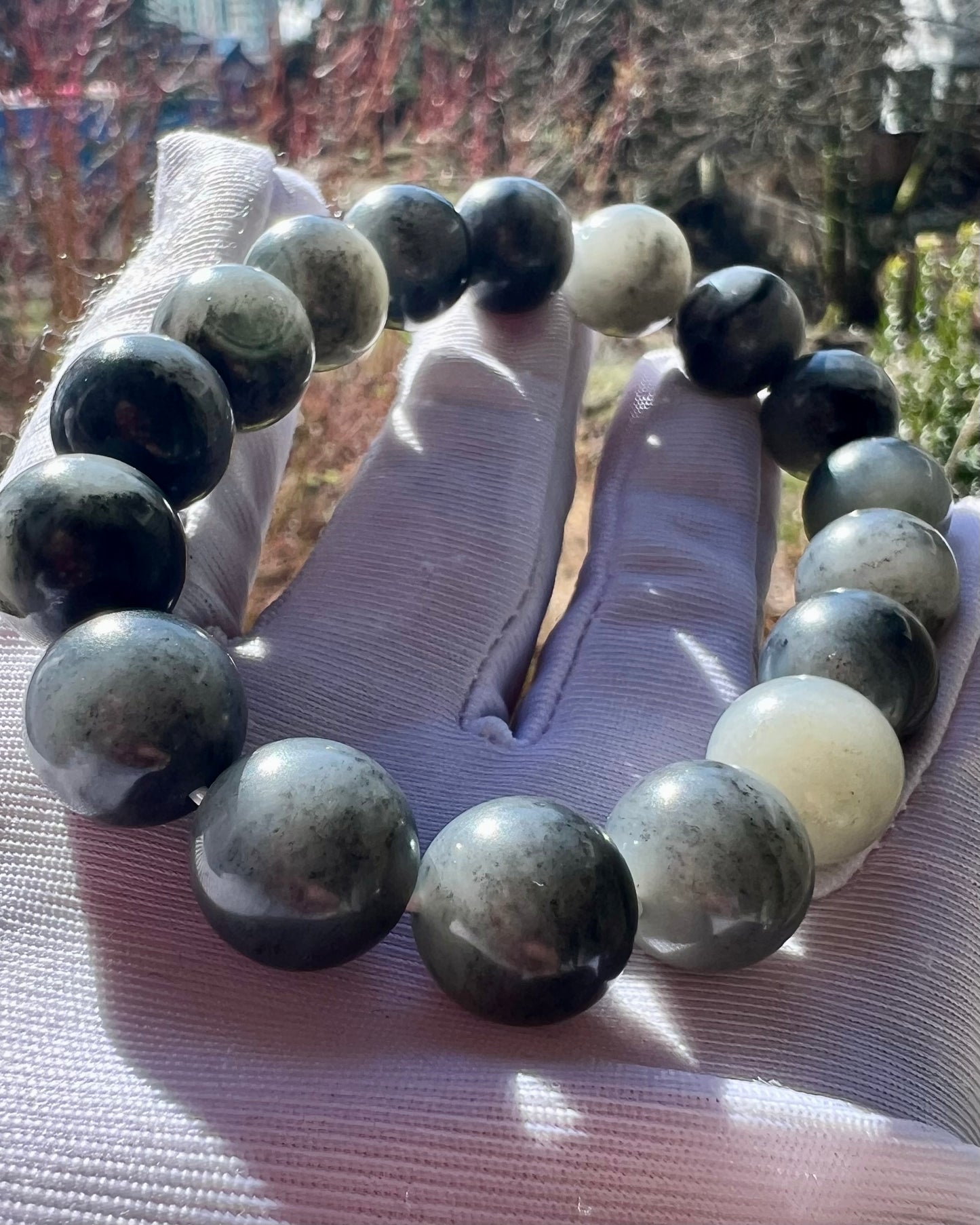 12mm Certified natural jade pebble/black and white nephrite/Qinghua nephrite pebble beads bracelet 天然精品 籽料青花手串 一线天/聚宝盆 #7235 特别油糯