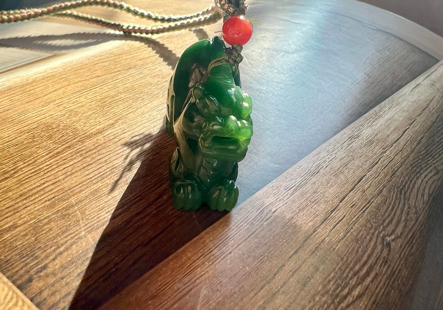 Certified natural jade Siberian green nephrite hand carved Pixiu pendant necklace/spicy green 天然俄料碧玉 手工雕刻站立貔貅 吊坠 项链#8663 辣阳绿