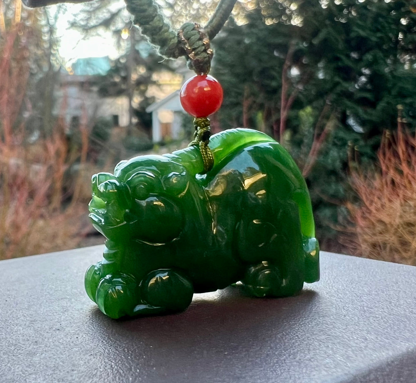 Certified natural jade Siberian green nephrite hand carved Pixiu pendant necklace/spicy green 天然俄料碧玉 手工雕刻站立貔貅 吊坠 项链#8663 辣阳绿