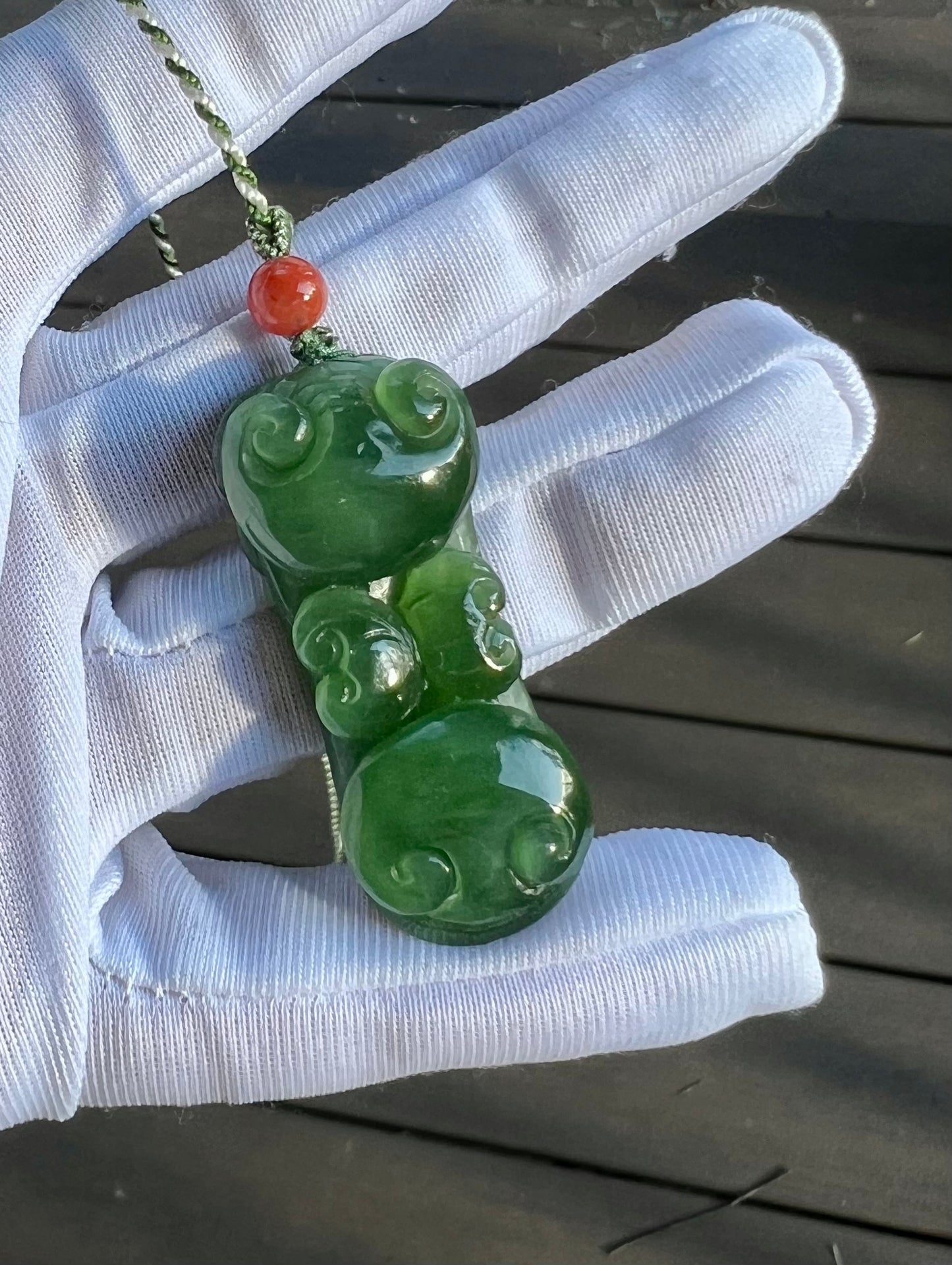 Certified natural jade/Siberian green nephrite carved Ganoderma(Lingzhi) Ruyi pendant necklace 天然 俄料碧玉 雕刻灵芝如意吊坠 浓阳绿#3960 起莹光起猫眼