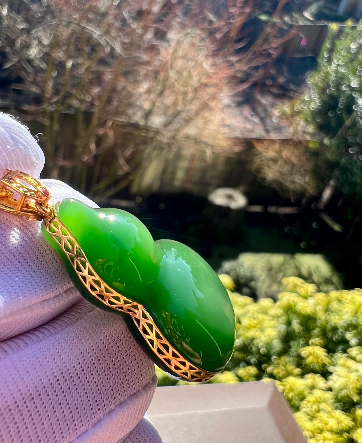 Certified natural nephrite green jade pendant /gold 18k/green nephrite Carved gourd pendant 天然碧玉 辣绿菠菜绿葫芦 无结构起莹光 18k金厚镶吊坠/项链#2201