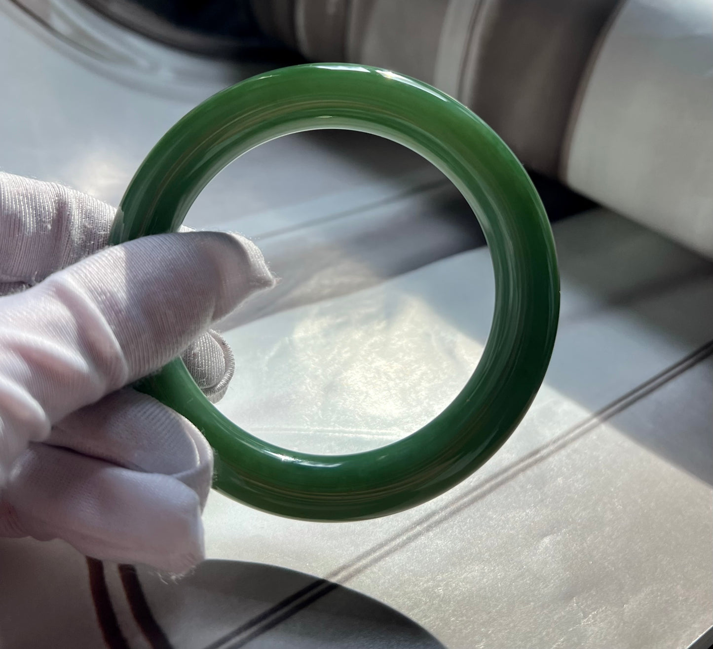 56.5mm Certified Natural hetian jade Siberian green nephrite Bangle/greenish blue bangle天然精品和田玉老俄料碧玉 胖圆条手镯 粉绿#6620 猫眼结构