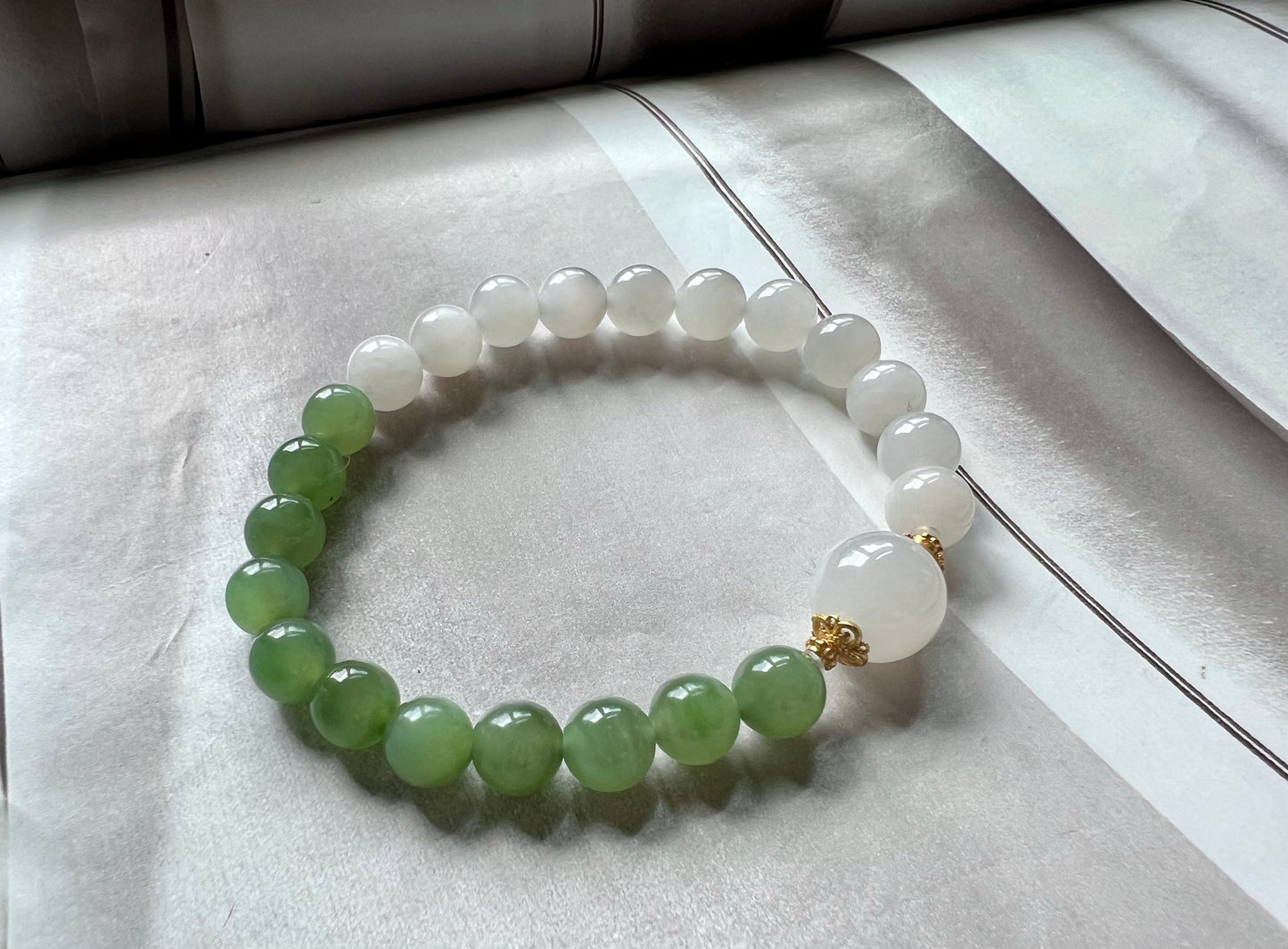 Certified natural nephrite green jade/Siberian green nephrite and Qinghai white nephrite bracelet /天然 俄料碧玉青海白玉手串 #0023 搭配青海白玉单珠
