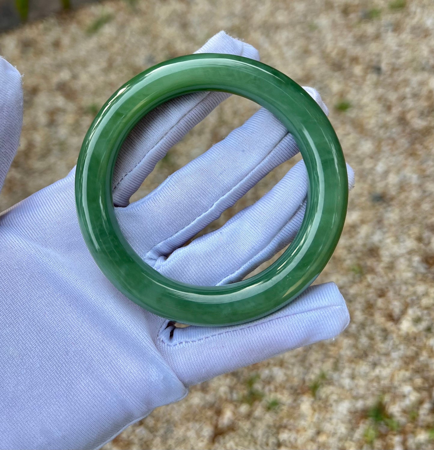 56.5mm Certified Natural hetian jade Siberian green nephrite Bangle/greenish blue bangle天然精品和田玉老俄料碧玉 胖圆条手镯 粉绿#6620 猫眼结构