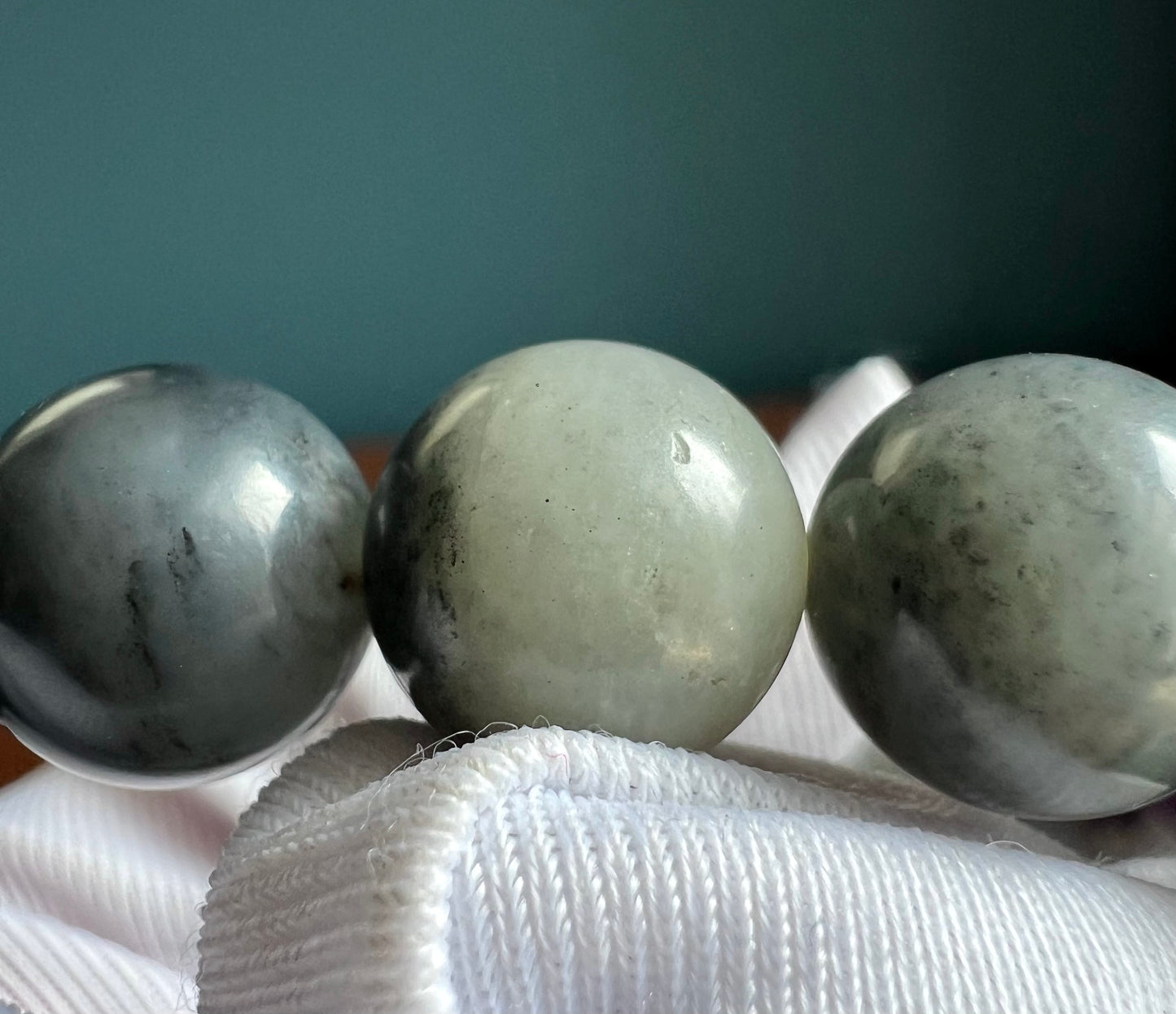 12mm Certified natural jade pebble/black and white nephrite/Qinghua nephrite pebble beads bracelet 天然精品 籽料青花手串 一线天/聚宝盆 #7235 特别油糯