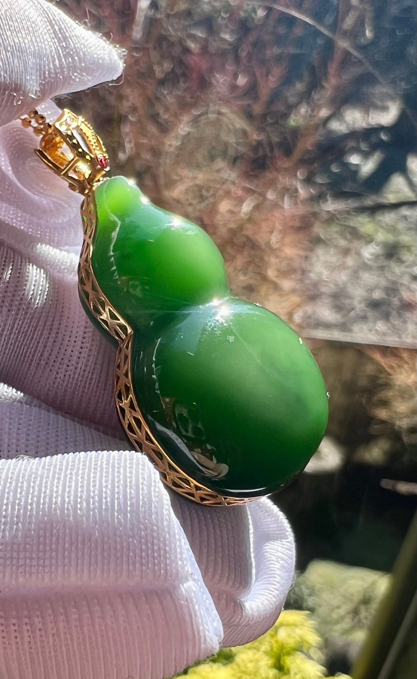 Certified natural nephrite green jade pendant /gold 18k/green nephrite Carved gourd pendant 天然碧玉 辣绿菠菜绿葫芦 无结构起莹光 18k金厚镶吊坠/项链#2201