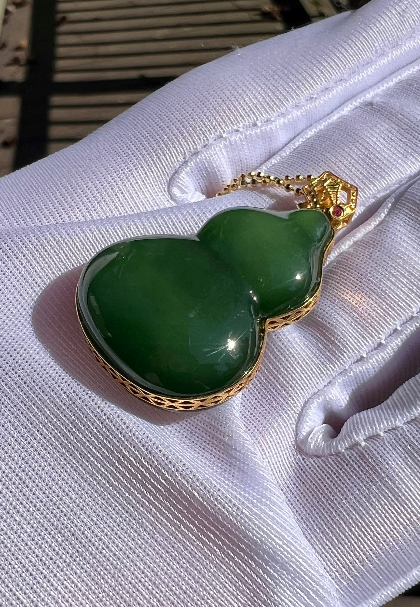 Certified natural nephrite green jade pendant /gold 18k/green nephrite Carved gourd pendant 天然碧玉 辣绿菠菜绿葫芦 无结构起莹光 18k金厚镶吊坠/项链#2201