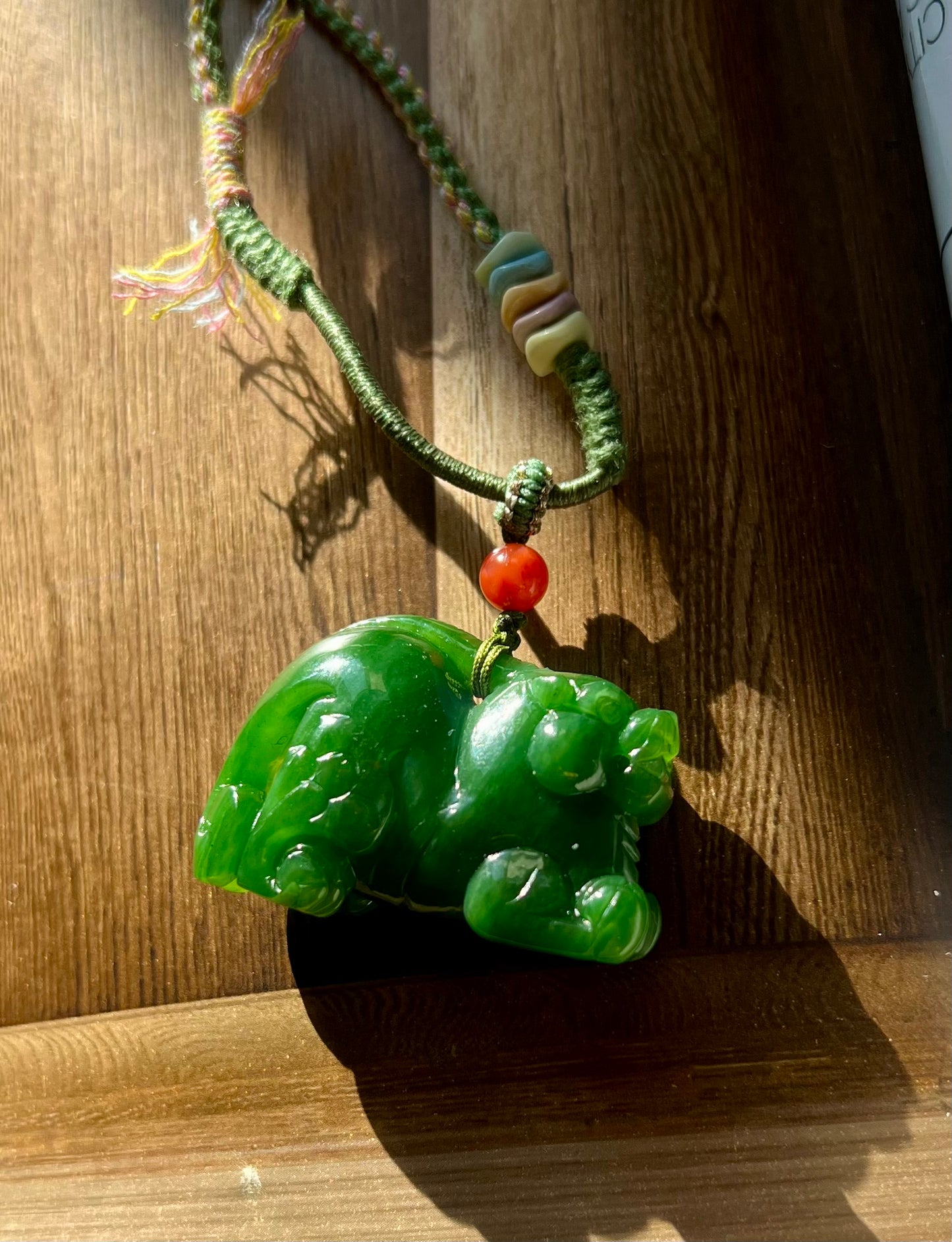 Certified natural jade Siberian green nephrite hand carved Pixiu pendant necklace/spicy green 天然俄料碧玉 手工雕刻站立貔貅 吊坠 项链#8663 辣阳绿
