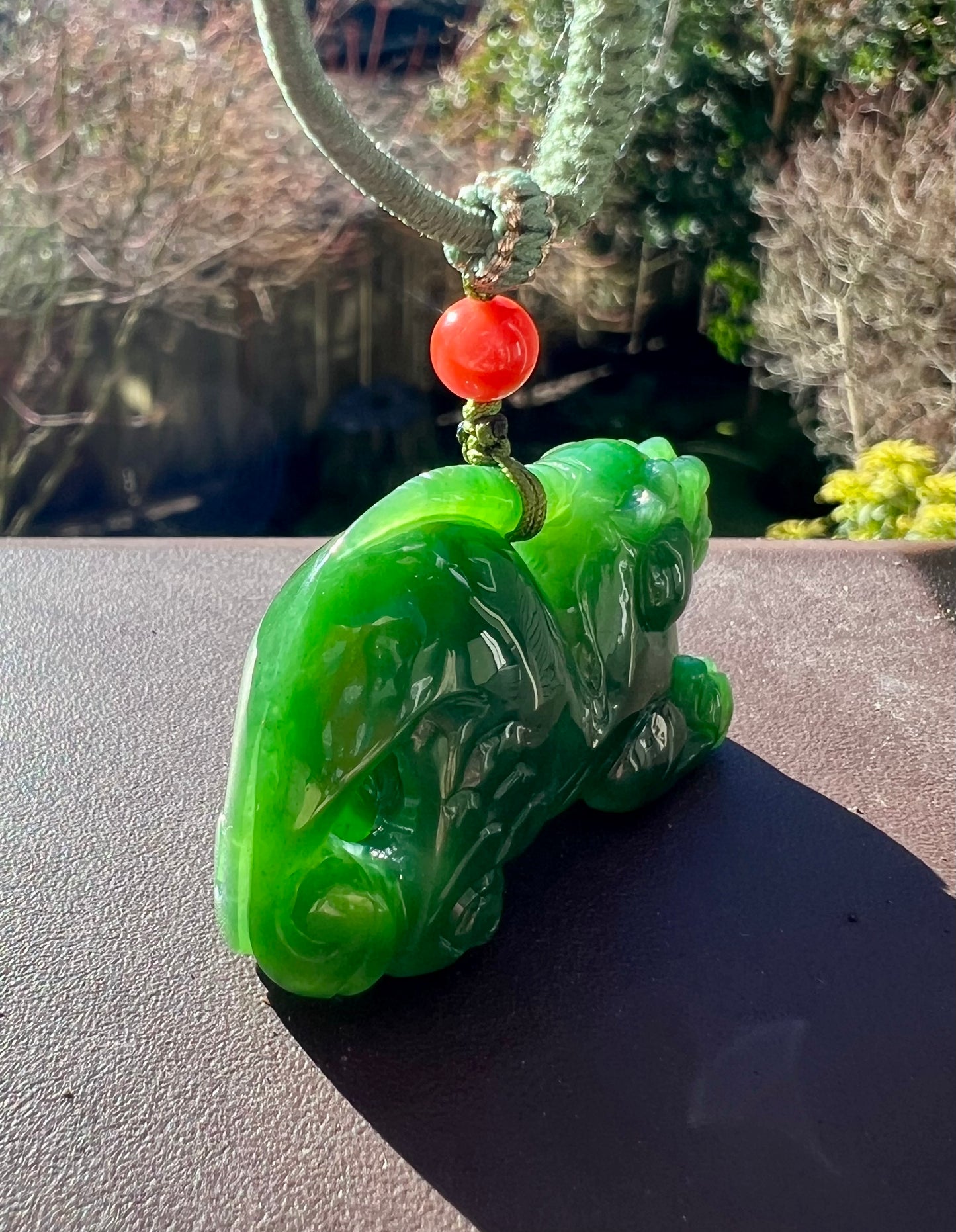 Certified natural jade Siberian green nephrite hand carved Pixiu pendant necklace/spicy green 天然俄料碧玉 手工雕刻站立貔貅 吊坠 项链#8663 辣阳绿