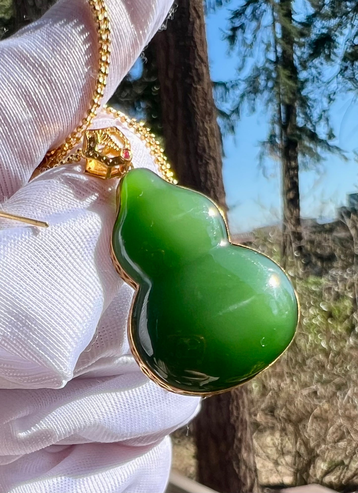 Certified natural nephrite green jade pendant /gold 18k/green nephrite Carved gourd pendant 天然碧玉 辣绿菠菜绿葫芦 无结构起莹光 18k金厚镶吊坠/项链#2201