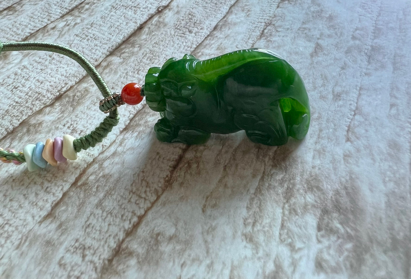 Certified natural jade Siberian green nephrite hand carved Pixiu pendant necklace/spicy green 天然俄料碧玉 手工雕刻站立貔貅 吊坠 项链#8663 辣阳绿