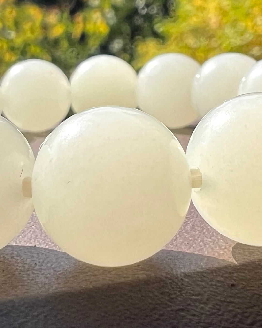 12.1mm Certified natural jade white Nephrite with Ink-dotted Qinghua bracelet/Heishan oily white nephrite/Good whiteness 天然软玉 点墨青花白玉 圆珠手串 #1181油白细润