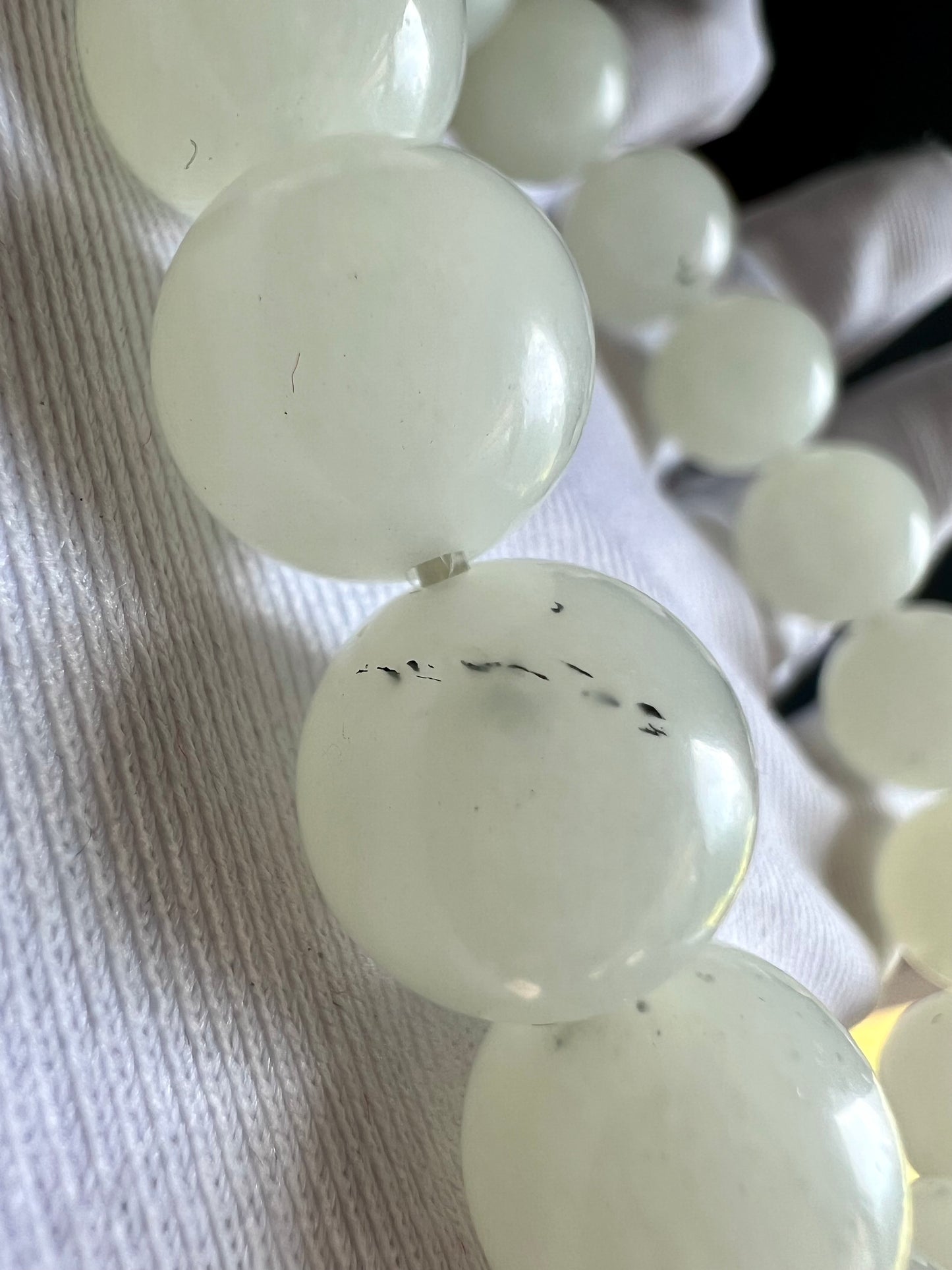 12.1mm Certified natural jade white Nephrite with Ink-dotted Qinghua bracelet/Heishan oily white nephrite/Good whiteness 天然软玉 点墨青花白玉 圆珠手串 #1181油白细润