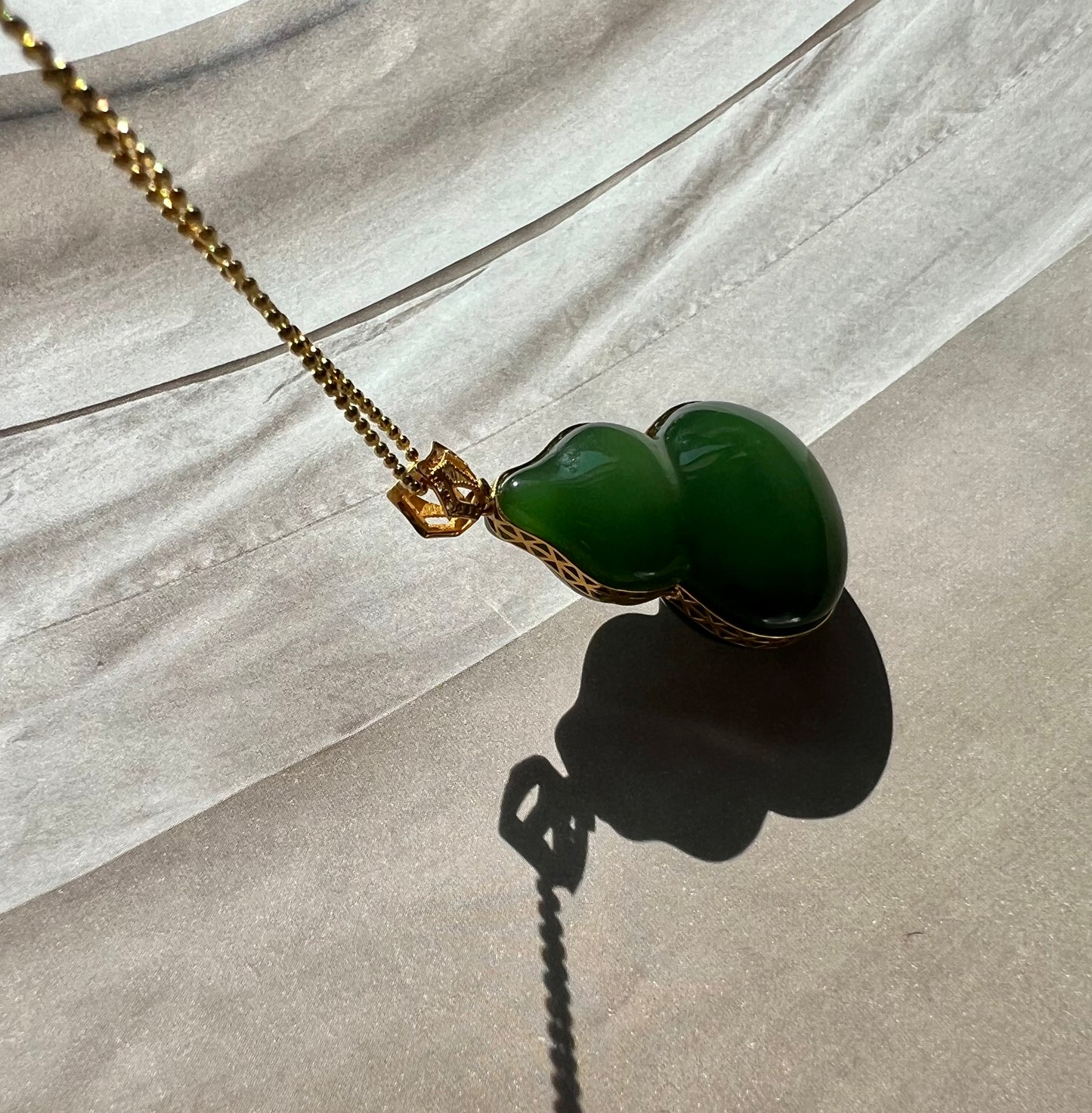 Certified natural nephrite green jade pendant /gold 18k/green nephrite Carved gourd pendant 天然碧玉 辣绿菠菜绿葫芦 无结构起莹光 18k金厚镶吊坠/项链#2201