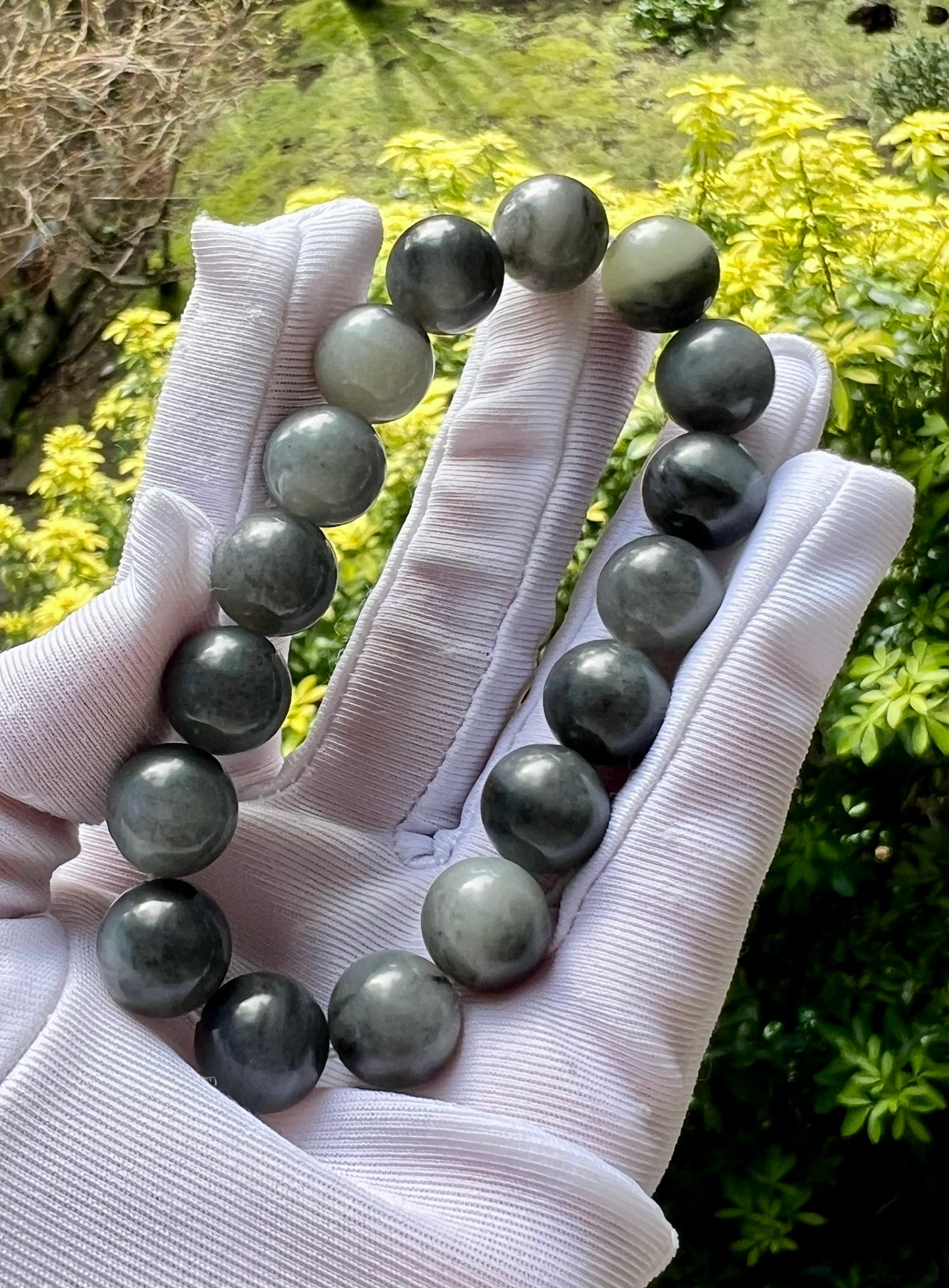 12mm Certified natural jade pebble/black and white nephrite/Qinghua nephrite pebble beads bracelet 天然精品 籽料青花手串 一线天/聚宝盆 #7235 特别油糯