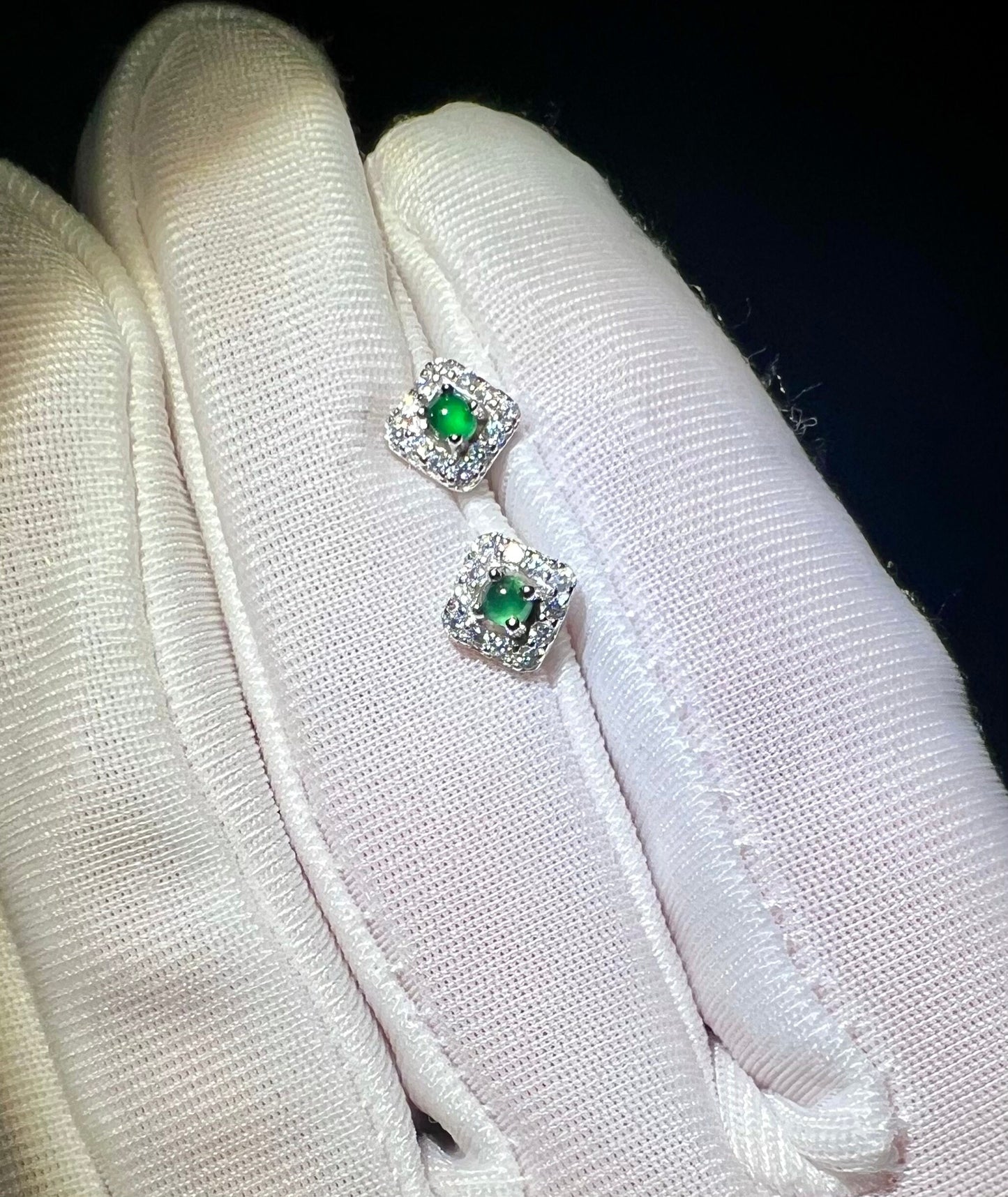 Natural Grade A Green Jade /Jade earrings/high quality green Jadiete inlaid stud earrings, sterling silver天然A货帝王绿翡翠耳钉 满绿 纯银 起荧光带猫眼