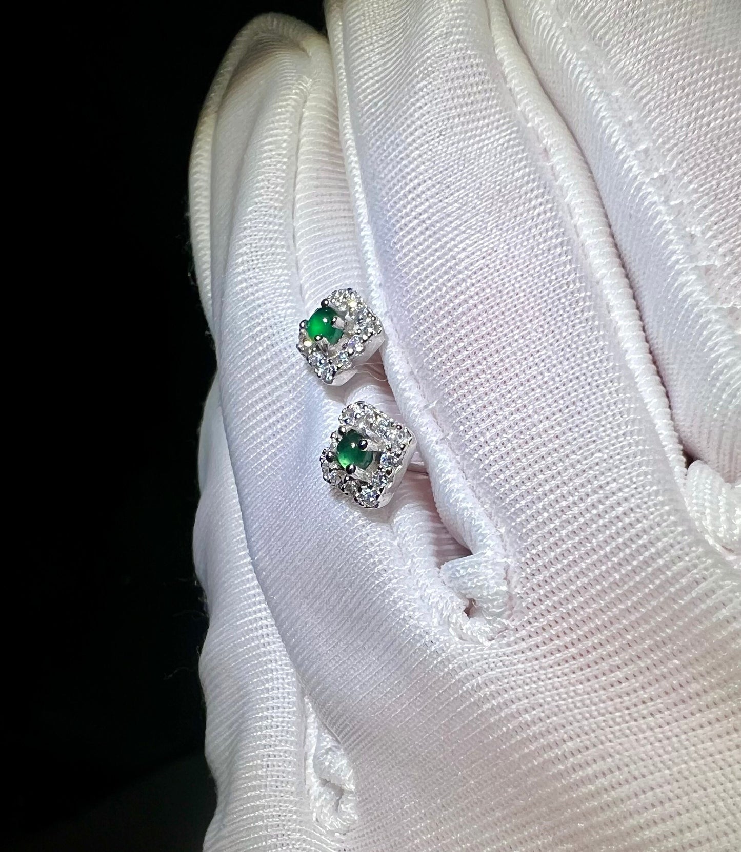 Natural Grade A Green Jade /Jade earrings/high quality green Jadiete inlaid stud earrings, sterling silver天然A货帝王绿翡翠耳钉 满绿 纯银 起荧光带猫眼