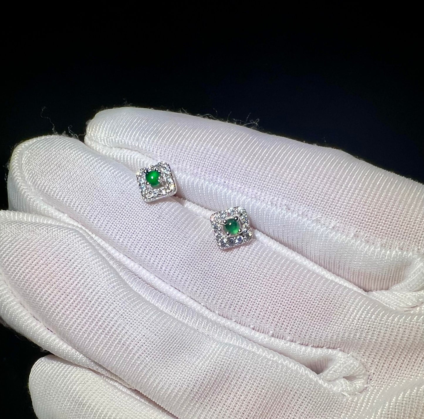 Natural Grade A Green Jade /Jade earrings/high quality green Jadiete inlaid stud earrings, sterling silver天然A货帝王绿翡翠耳钉 满绿 纯银 起荧光带猫眼