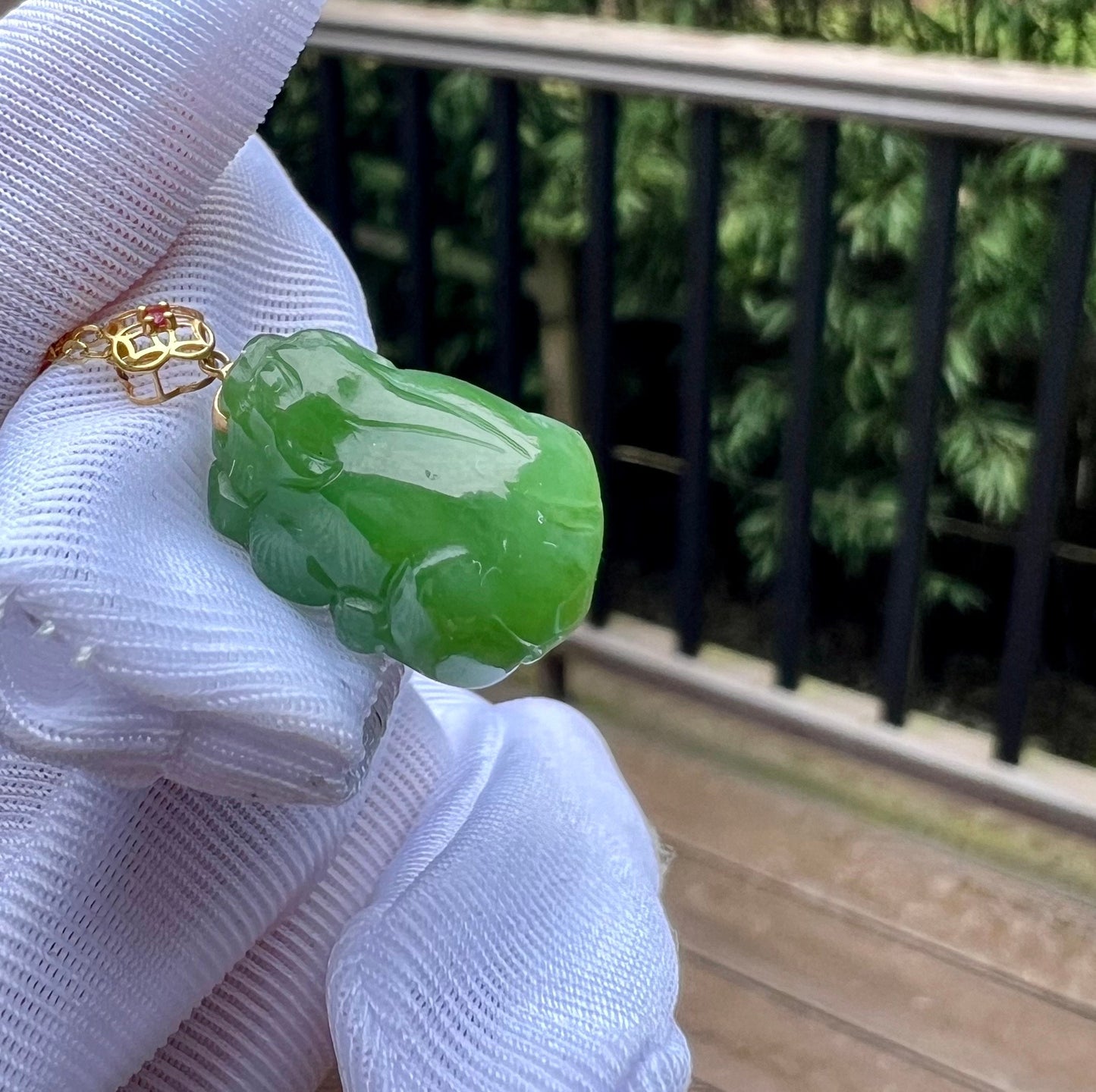 Certified natural Siberian chatoyant green nephrite, bright green nephrite carved Pixiu pendant necklace/gold 18k俄料冰润细腻猫眼 碧玉貔貅和田玉吊坠项链