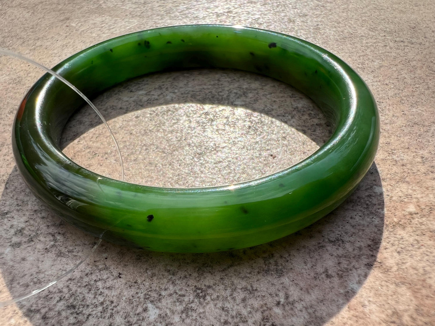 54.7mm Certified Natural hetian jade Siberian green nephrite Bangle/oily apple green 天然俄料碧玉和田玉 乌兰海苹果绿 糖沁山流水 正圈手镯 平安镯 冰润油糯起荧光#8128