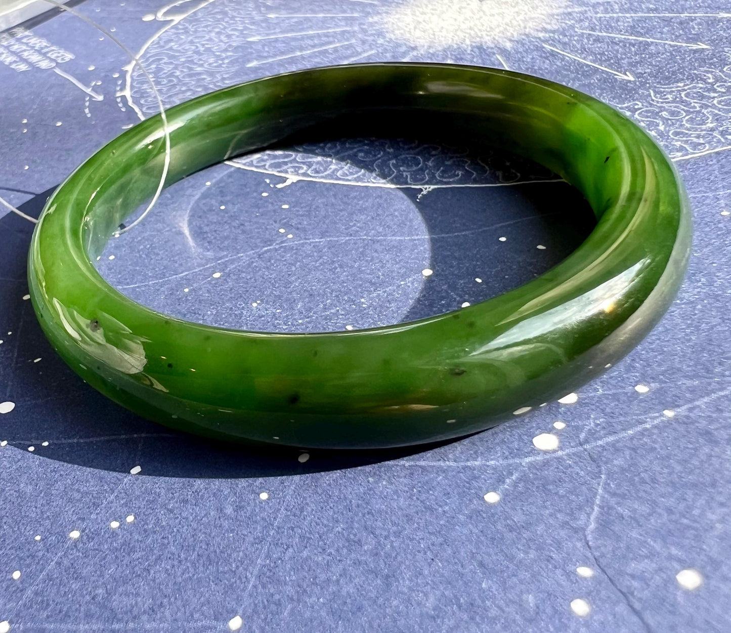 54.7mm Certified Natural hetian jade Siberian green nephrite Bangle/oily apple green 天然俄料碧玉和田玉 乌兰海苹果绿 糖沁山流水 正圈手镯 平安镯 冰润油糯起荧光#8128