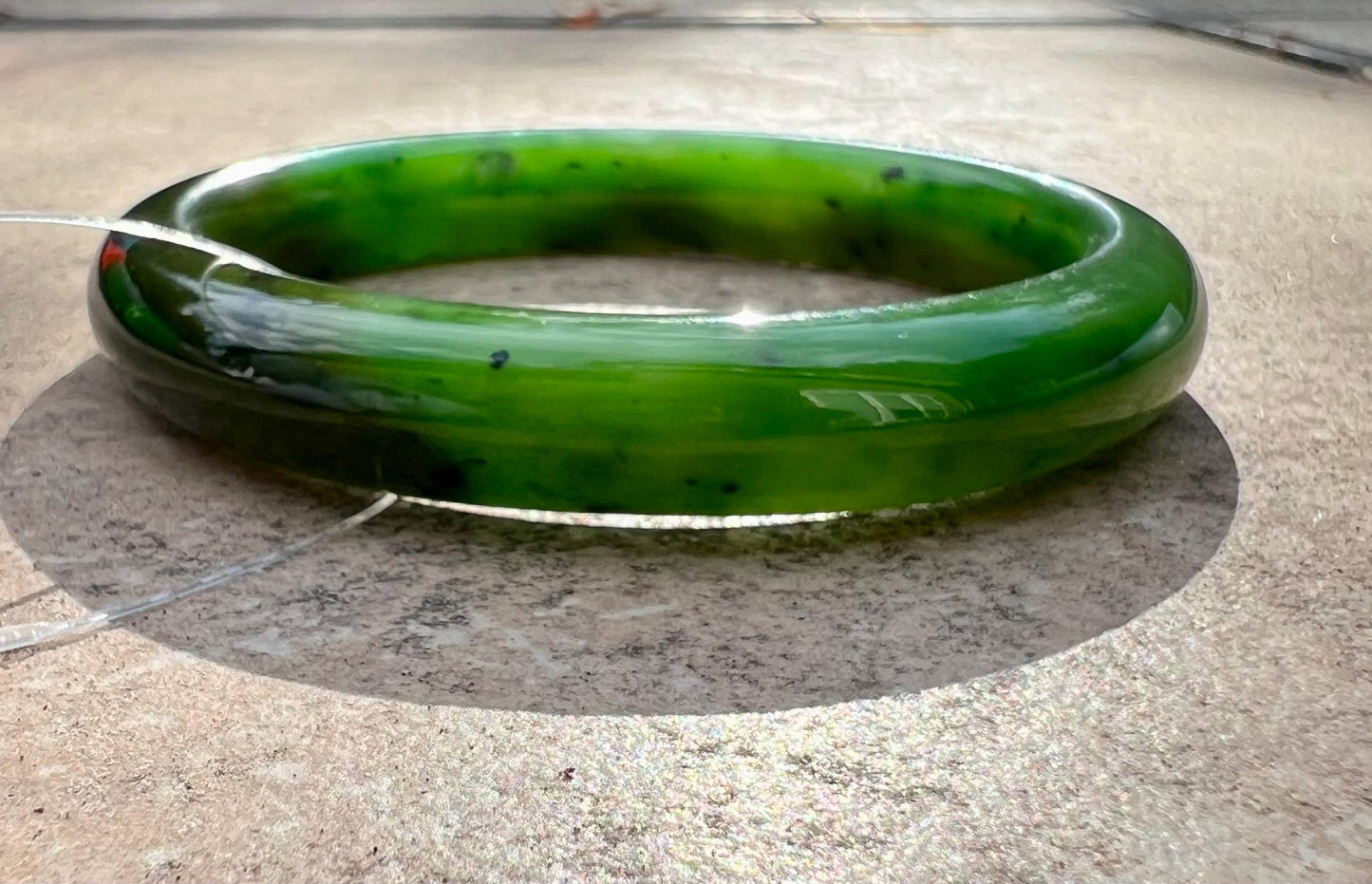 54.7mm Certified Natural hetian jade Siberian green nephrite Bangle/oily apple green 天然俄料碧玉和田玉 乌兰海苹果绿 糖沁山流水 正圈手镯 平安镯 冰润油糯起荧光#8128