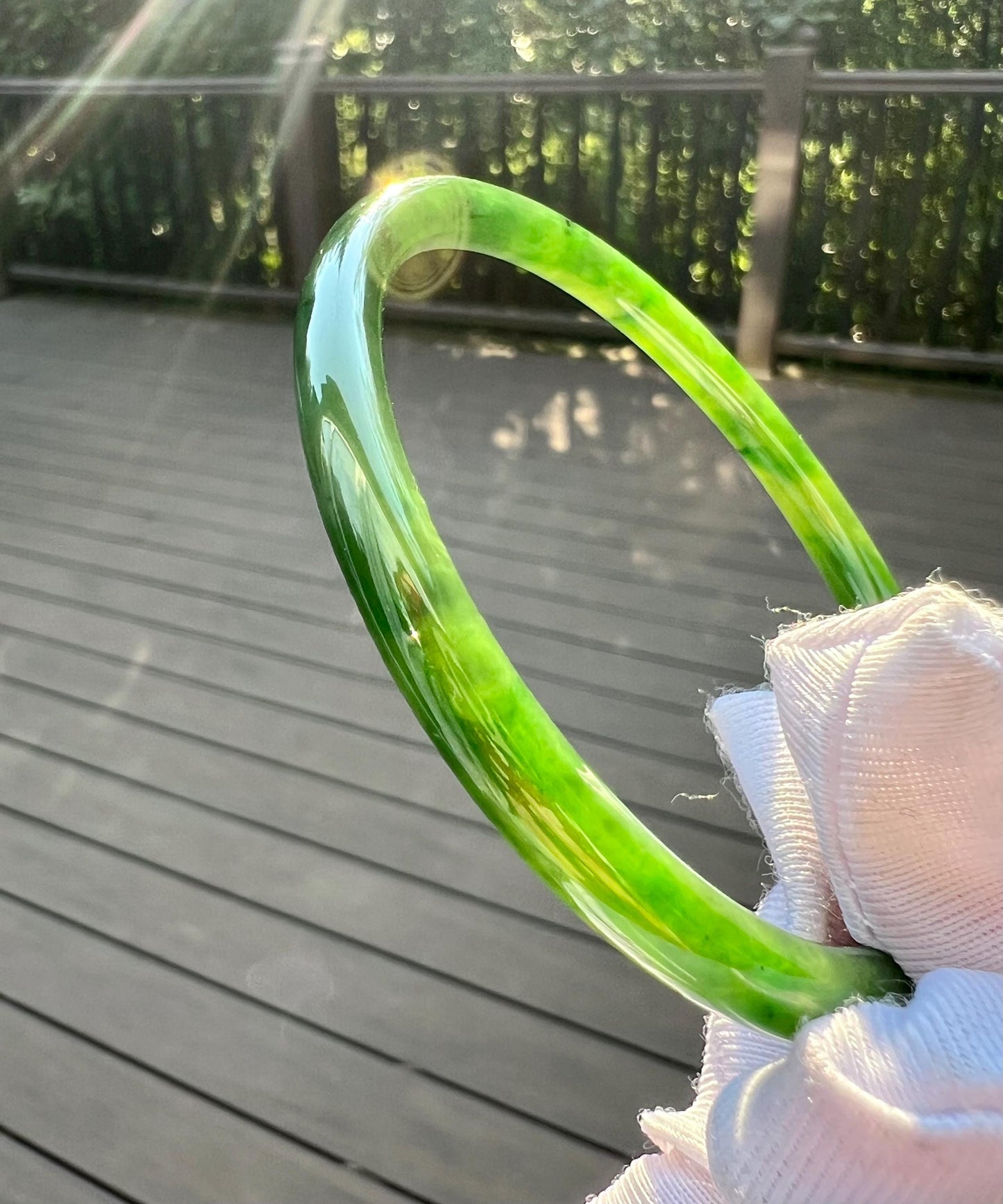59.9mm Certified Natural hetian jade Siberian green nephrite Bangle/icy bright oily green nephrite 天然俄料碧玉和田玉 冰底阳绿碧玉手镯 美人条 叮当镯 冰润起荧光#5340