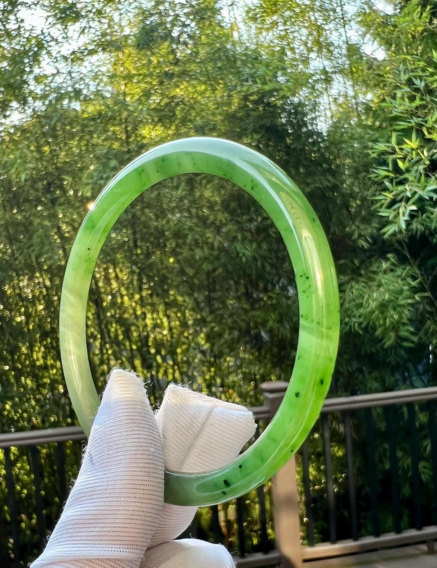 58.4mm Certified Natural hetian jade Siberian gradient green nephrite Bangle/oily green nephrite 天然俄料碧玉和田玉 白加绿碧玉手镯 美人条 叮当镯 冰润 #0110