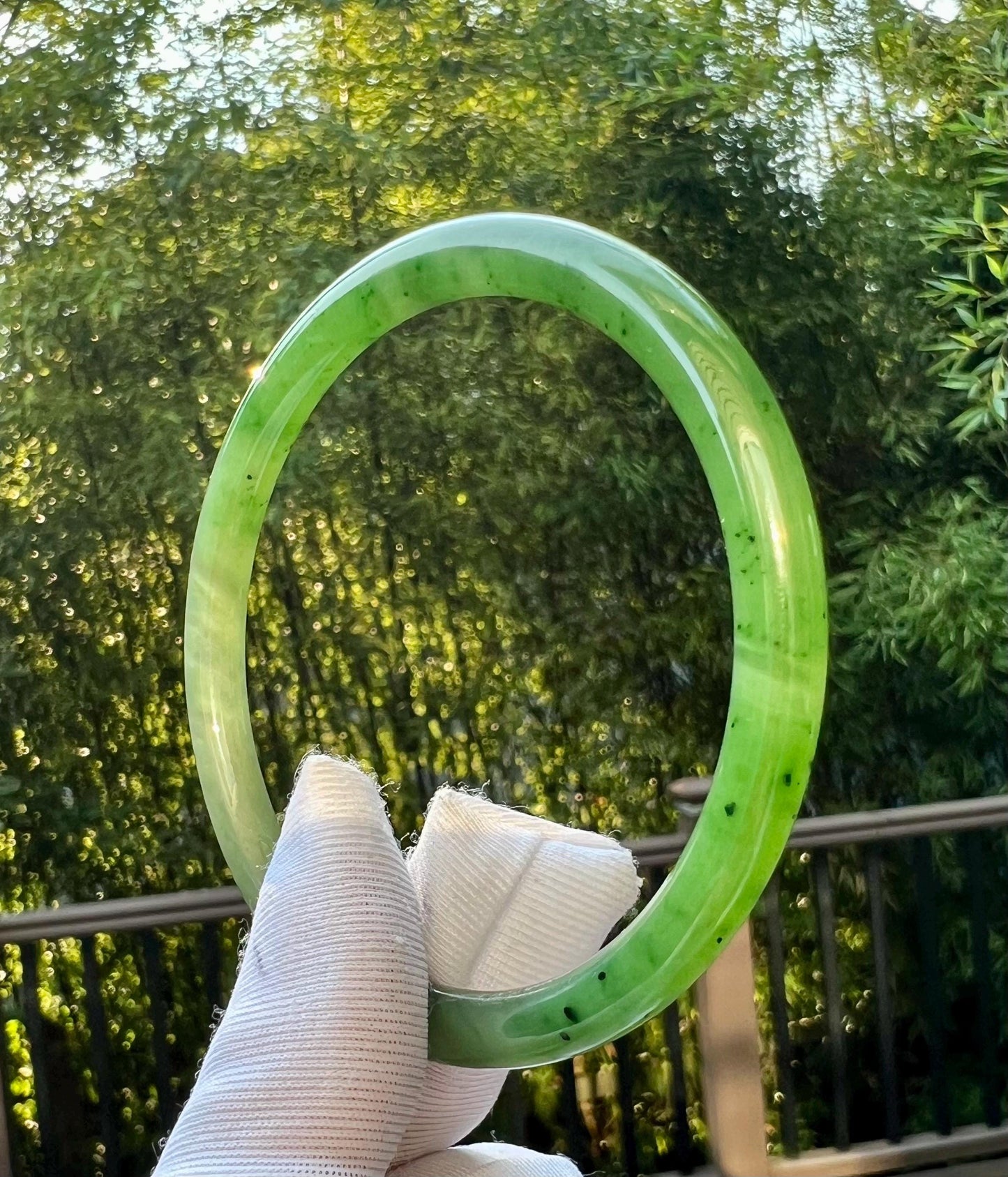 58.4mm Certified Natural hetian jade Siberian gradient green nephrite Bangle/oily green nephrite 天然俄料碧玉和田玉 白加绿碧玉手镯 美人条 叮当镯 冰润 #0110