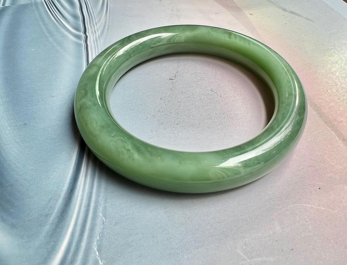 56.5mm Certified Natural hetian jade Siberian green nephrite Bangle/greenish blue bangle天然精品和田玉老俄料碧玉 胖圆条手镯 粉绿#6620 猫眼结构