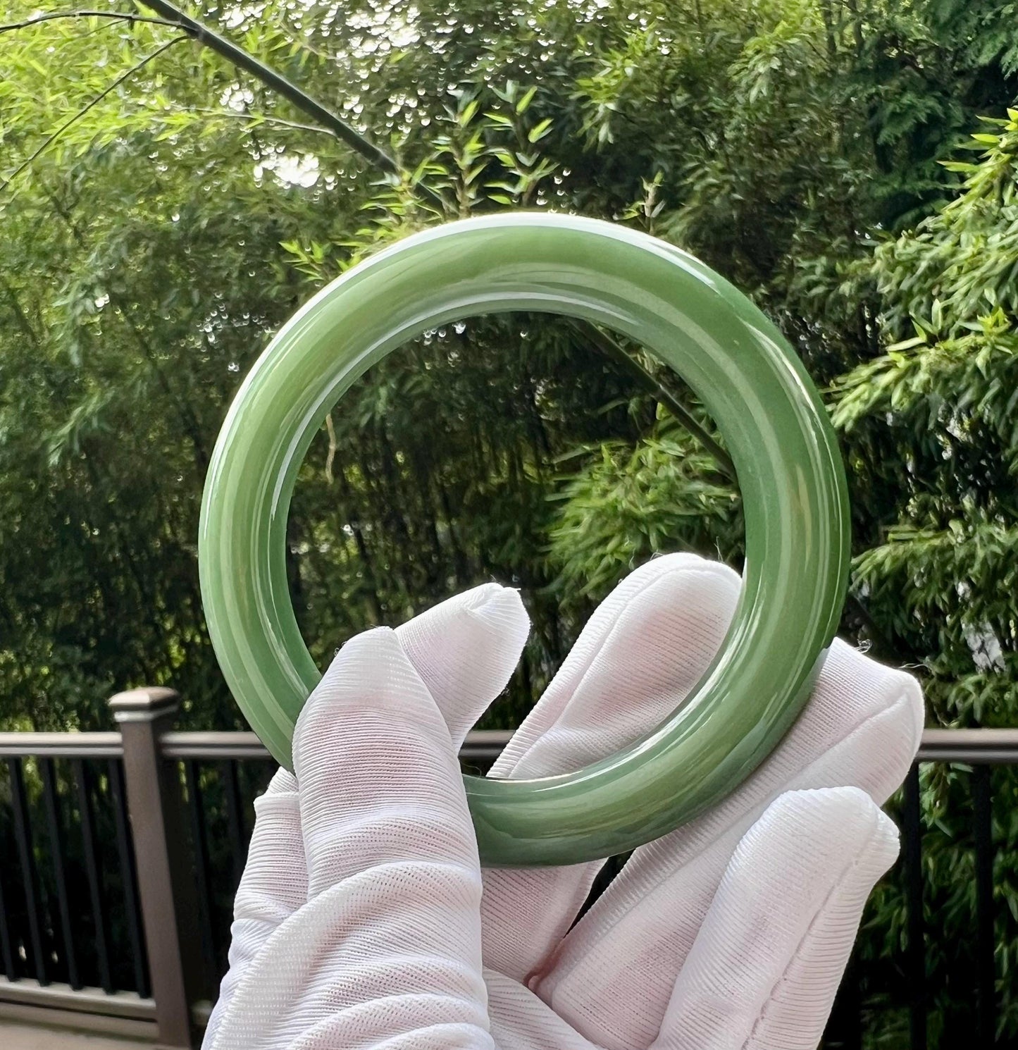 56.5mm Certified Natural hetian jade Siberian green nephrite Bangle/greenish blue bangle天然精品和田玉老俄料碧玉 胖圆条手镯 粉绿#6620 猫眼结构