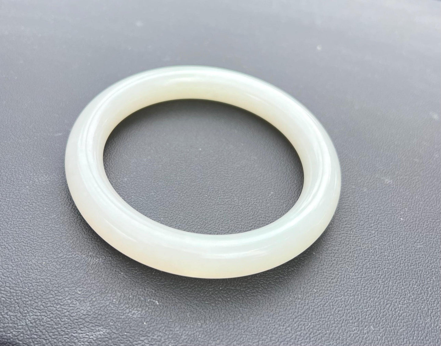 60.5mm Certified natural Hetian jade /Siberian old mine White Nephrite bangle bracelet/天然精品和田玉 俄料老矿白玉 手镯 胖圆条 油熟料#0381