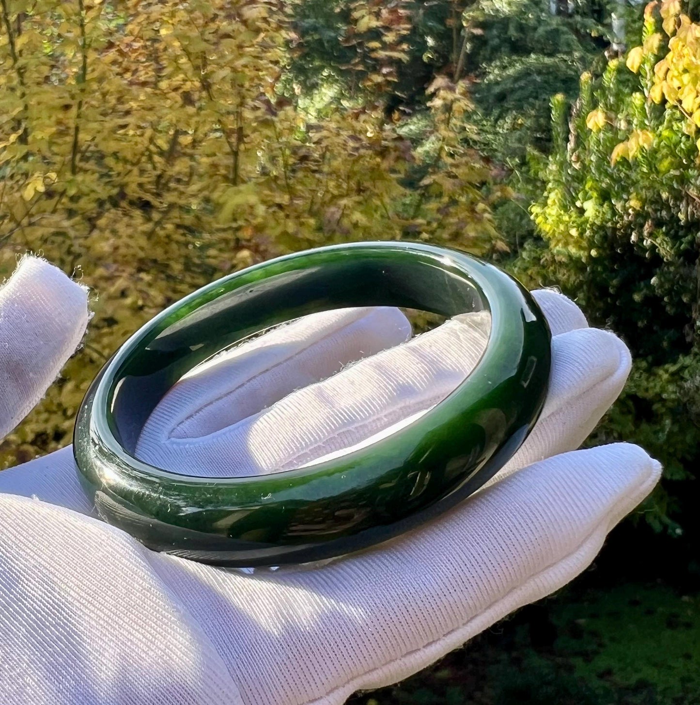 57.7mm Certified Natural hetian jade Siberian green nephrite Bangle/spinach green bangle 天然精品和田玉老坑俄料碧玉 正圈手镯 平安镯 深浓菠菜绿 #3261 少量红皮