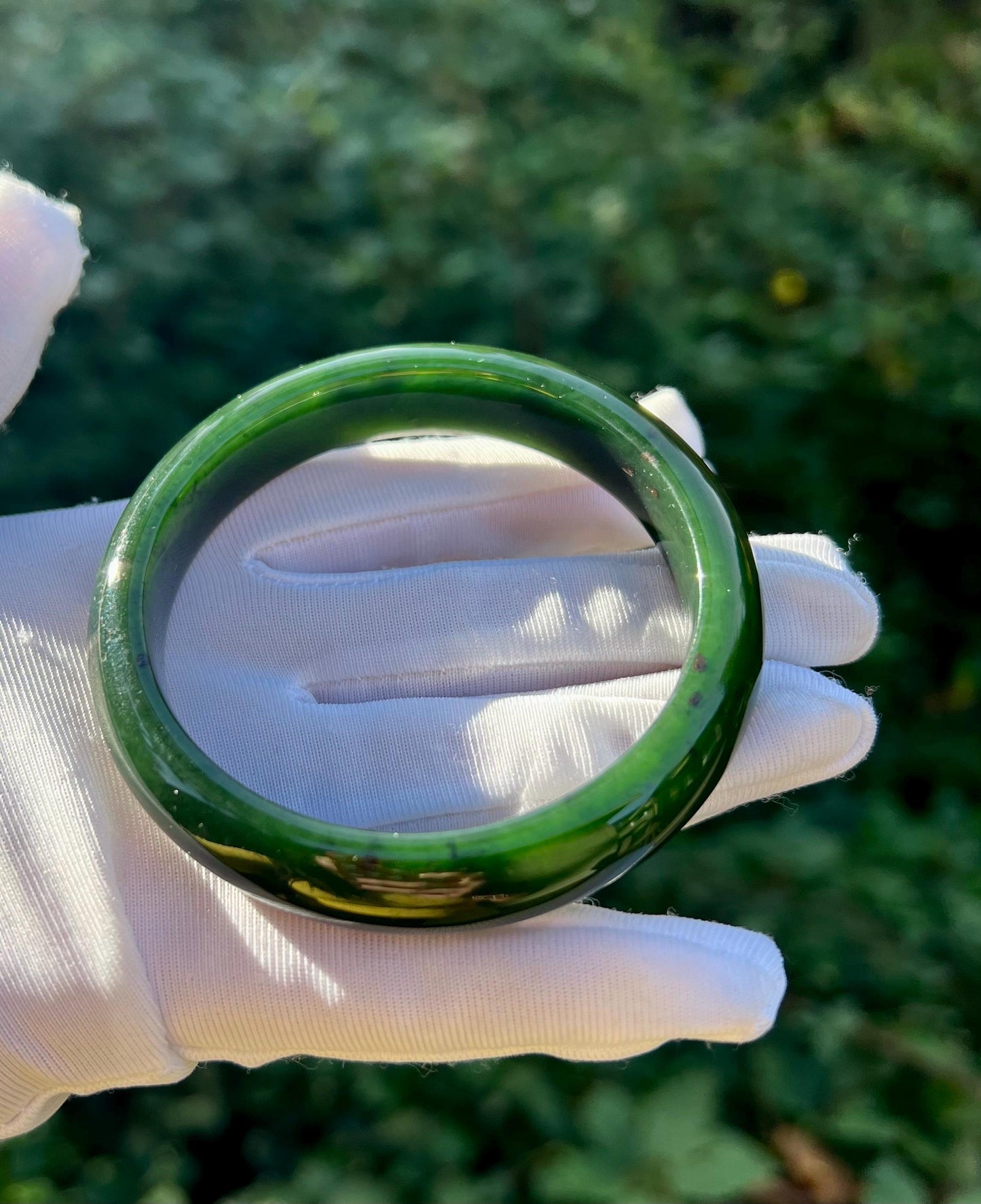 57.7mm Certified Natural hetian jade Siberian green nephrite Bangle/spinach green bangle 天然精品和田玉老坑俄料碧玉 正圈手镯 平安镯 深浓菠菜绿 #3261 少量红皮