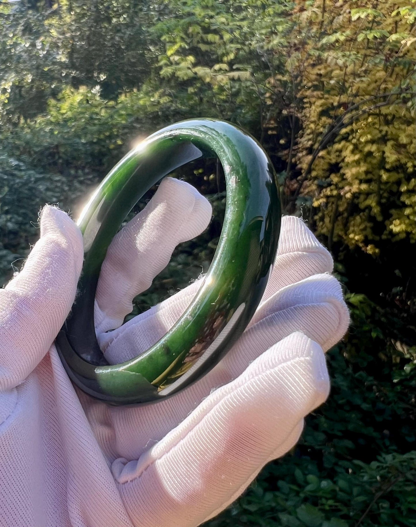 57.7mm Certified Natural hetian jade Siberian green nephrite Bangle/spinach green bangle 天然精品和田玉老坑俄料碧玉 正圈手镯 平安镯 深浓菠菜绿 #3261 少量红皮