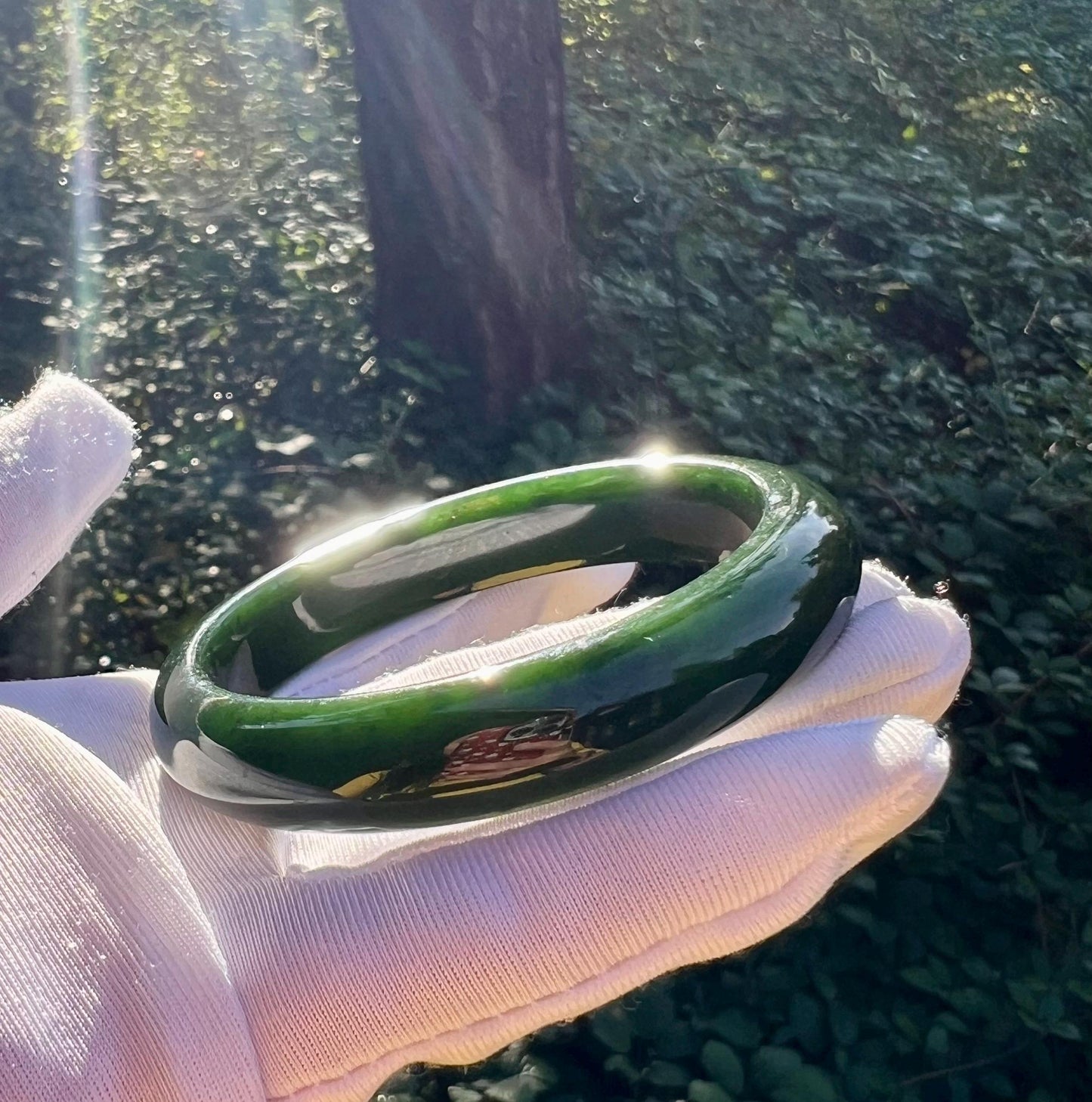 57.7mm Certified Natural hetian jade Siberian green nephrite Bangle/spinach green bangle 天然精品和田玉老坑俄料碧玉 正圈手镯 平安镯 深浓菠菜绿 #3261 少量红皮