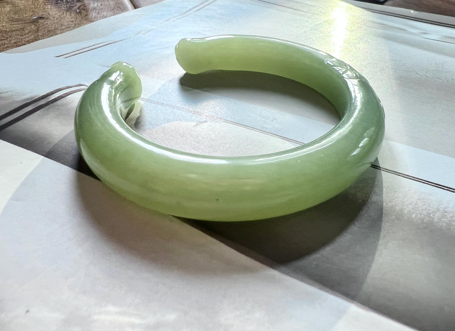 56.5~~58.5mm Certified Natural hetian jade Qinghai nephrite opening Bangle/greenish cat's paw banglef 天然精品和田玉 青海老矿料 猫爪手镯 开口镯 胶糯细润 #4086
