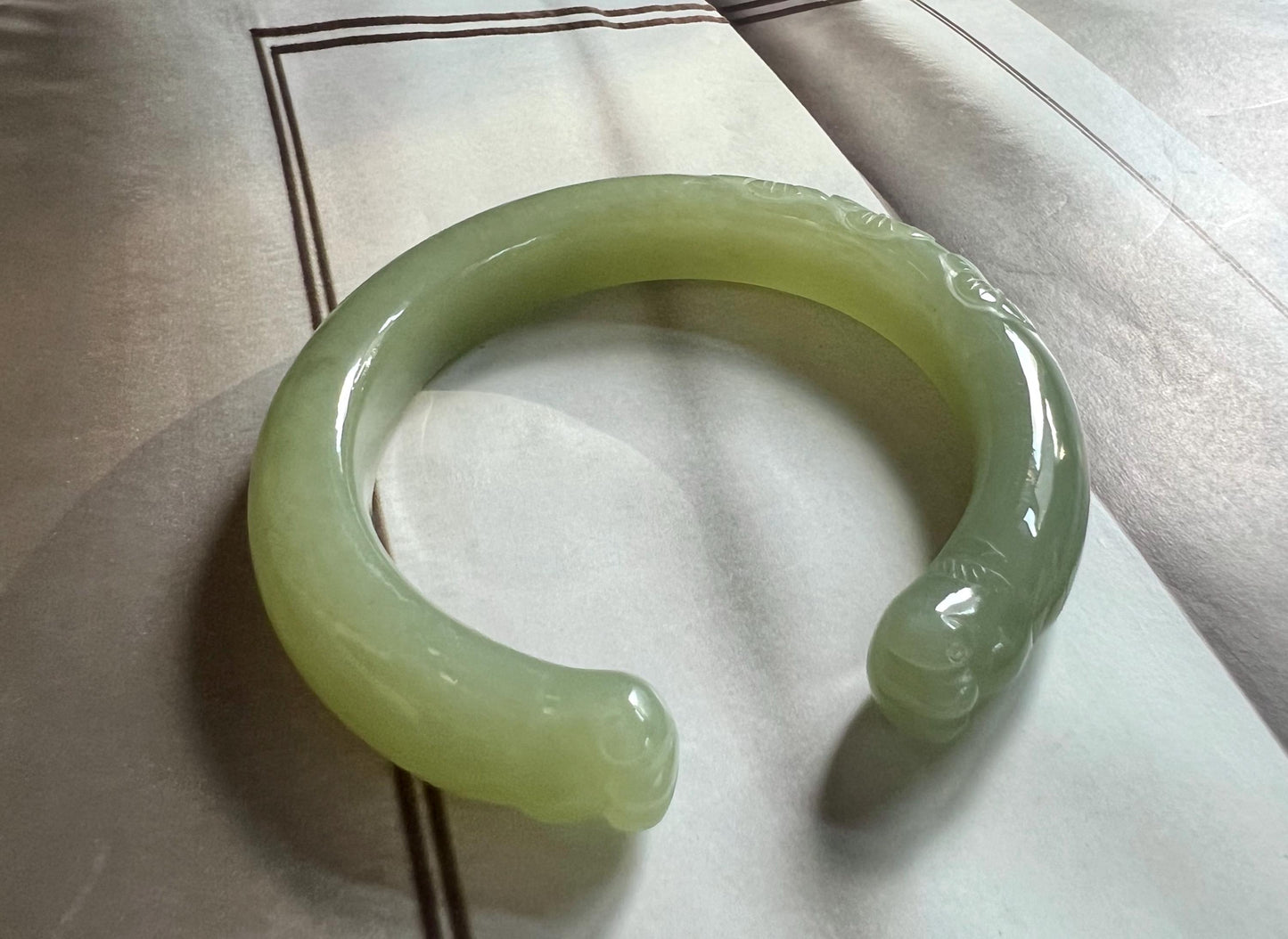 56.5~~58.5mm Certified Natural hetian jade Qinghai nephrite opening Bangle/greenish cat's paw banglef 天然精品和田玉 青海老矿料 猫爪手镯 开口镯 胶糯细润 #4086