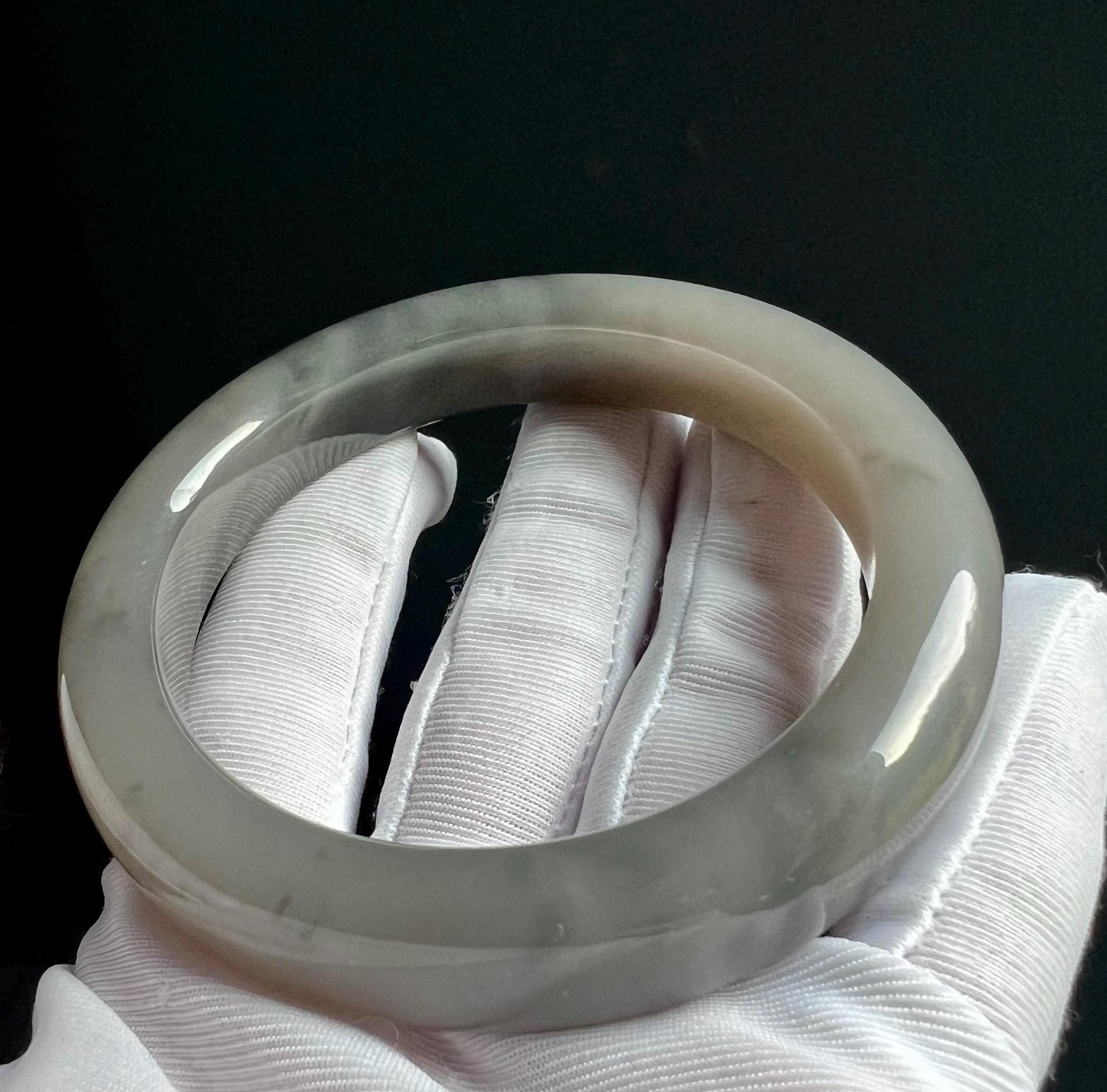 57mm Certified Natural hetian jade Qinghai old mine purple nephrite bangle /bracelet 紫气东来 天然青海老矿和田玉正圈手镯 平安镯 油糯烟紫玉 藕紫葡萄紫俏色 老熟料#0646 意境烟紫