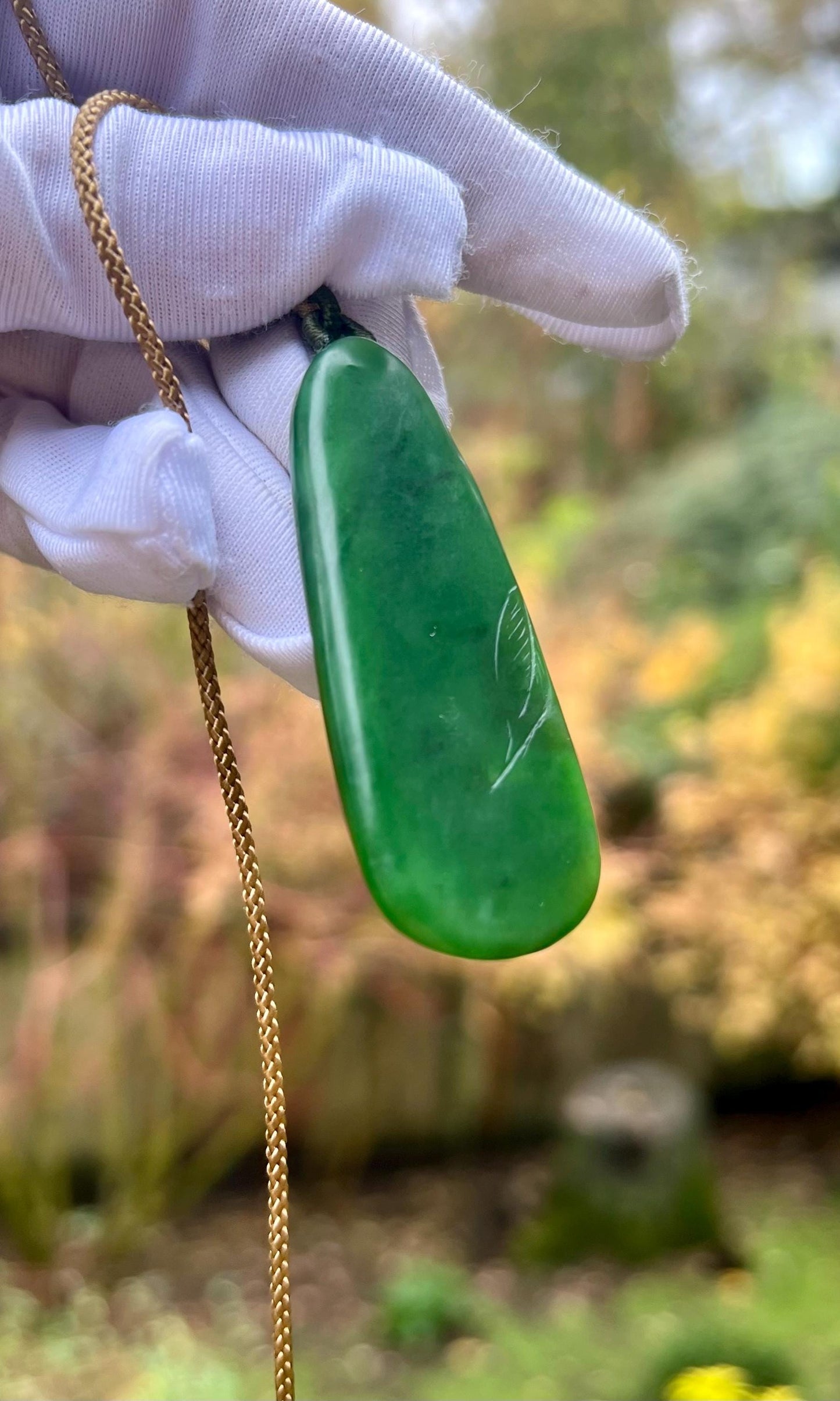 Certified natural hetian jade/Siberian rich green nephrite carved lotus flower nothing pendant/necklace 天然精品和田玉 老俄料碧玉无事牌 荷花吊坠 浓色辣绿#4131