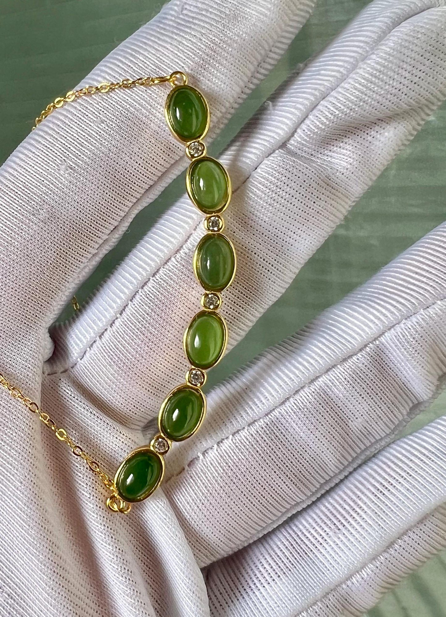 Certified natural hetian jade Siberian green nephrite Pendant Sterling Silver necklace 天然精品和田玉 俄料碧玉果阳绿 新中式微笑项链#6063 纯银镶嵌