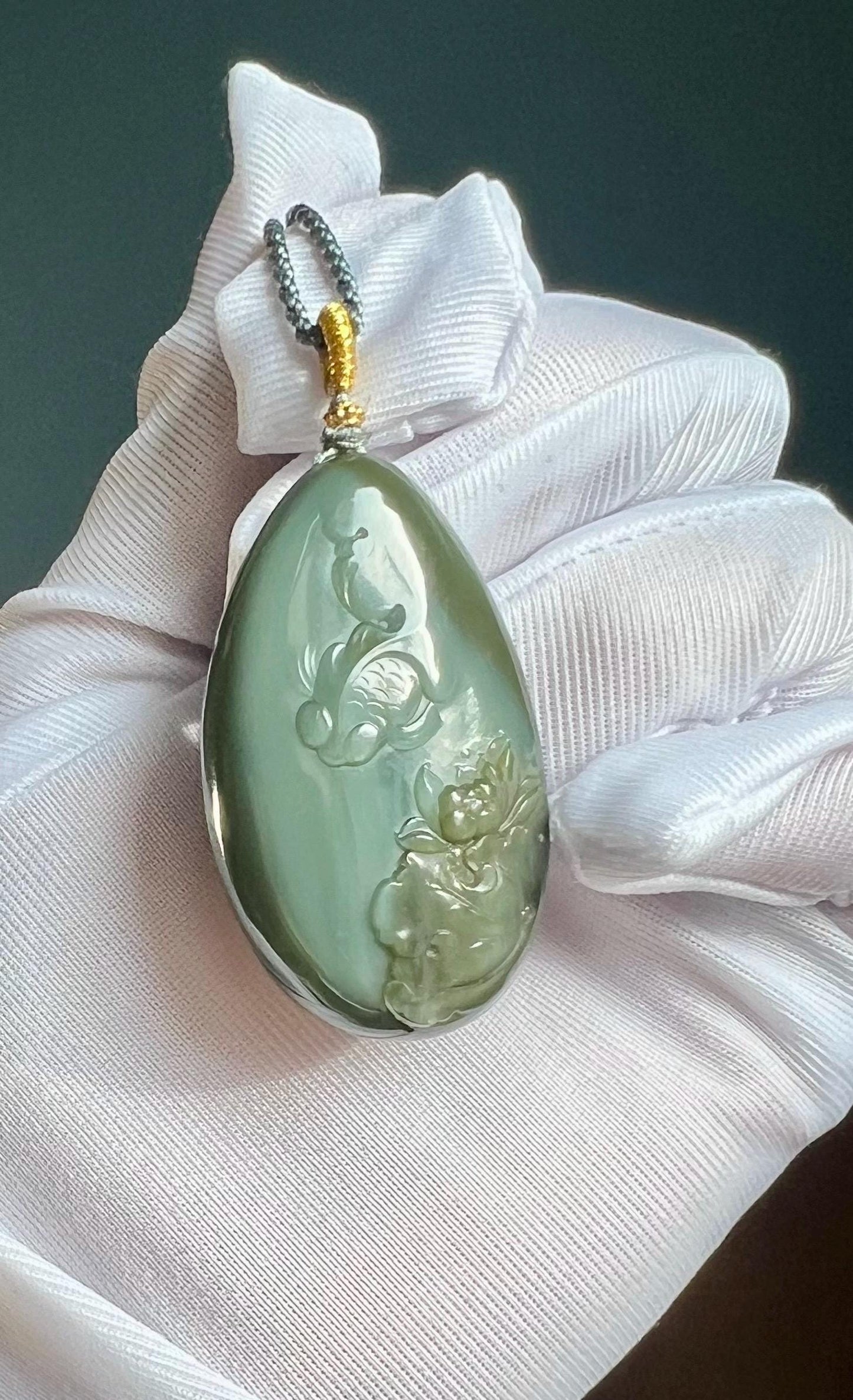 Certified natural hetian jade/egg duck green nephrite carved fish and lotus pendant necklace天然精品和田玉 碧玉 无事牌 雕刻莲莲有鱼吊坠#1450鸭蛋青碧玉俏糖