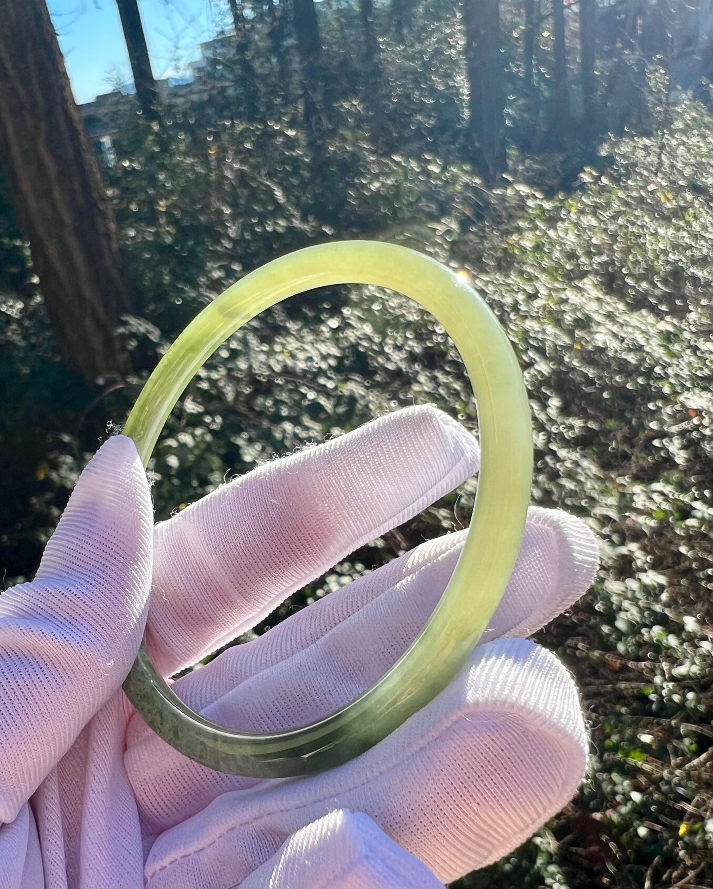 55mm Certified natural hetian jade Qinghai Emerald Green nephrite Bangle/icy green nephrite 天然和田玉 晴水带翠 双色细圆条手镯 美人条叮当镯#0731