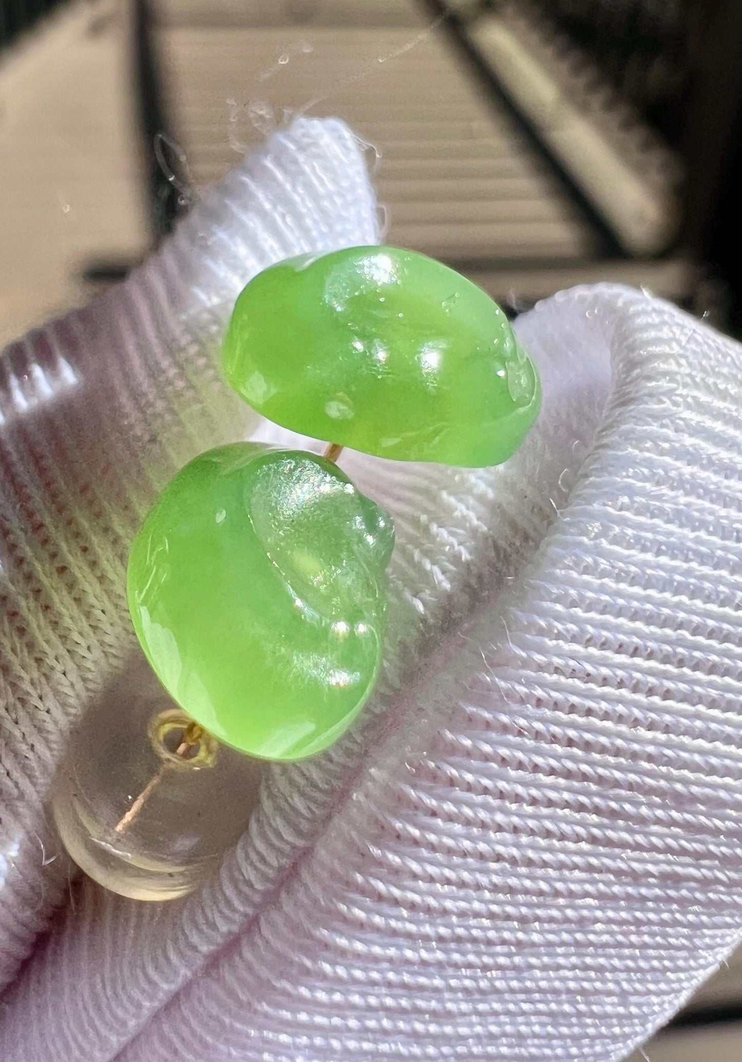 Certified natural nephrite Green jade/ Auspicious clouds Ruyi stud earrings/green nephrite earrings/gold 18k天然 俄料碧玉 祥云如意造形耳钉 果阳绿/18k金#0674 福豆
