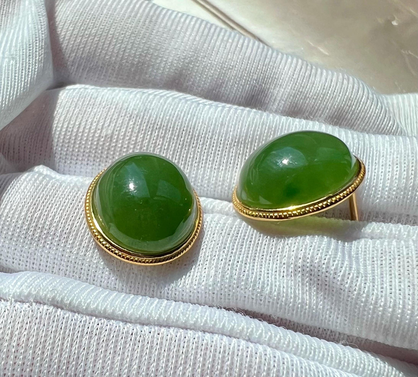 Certified natural nephrite green jade/green nephrite oval shaped earrings/S925 stud earrings 天然碧玉蛋面耳环 纯银耳钉#0127 浓阳绿