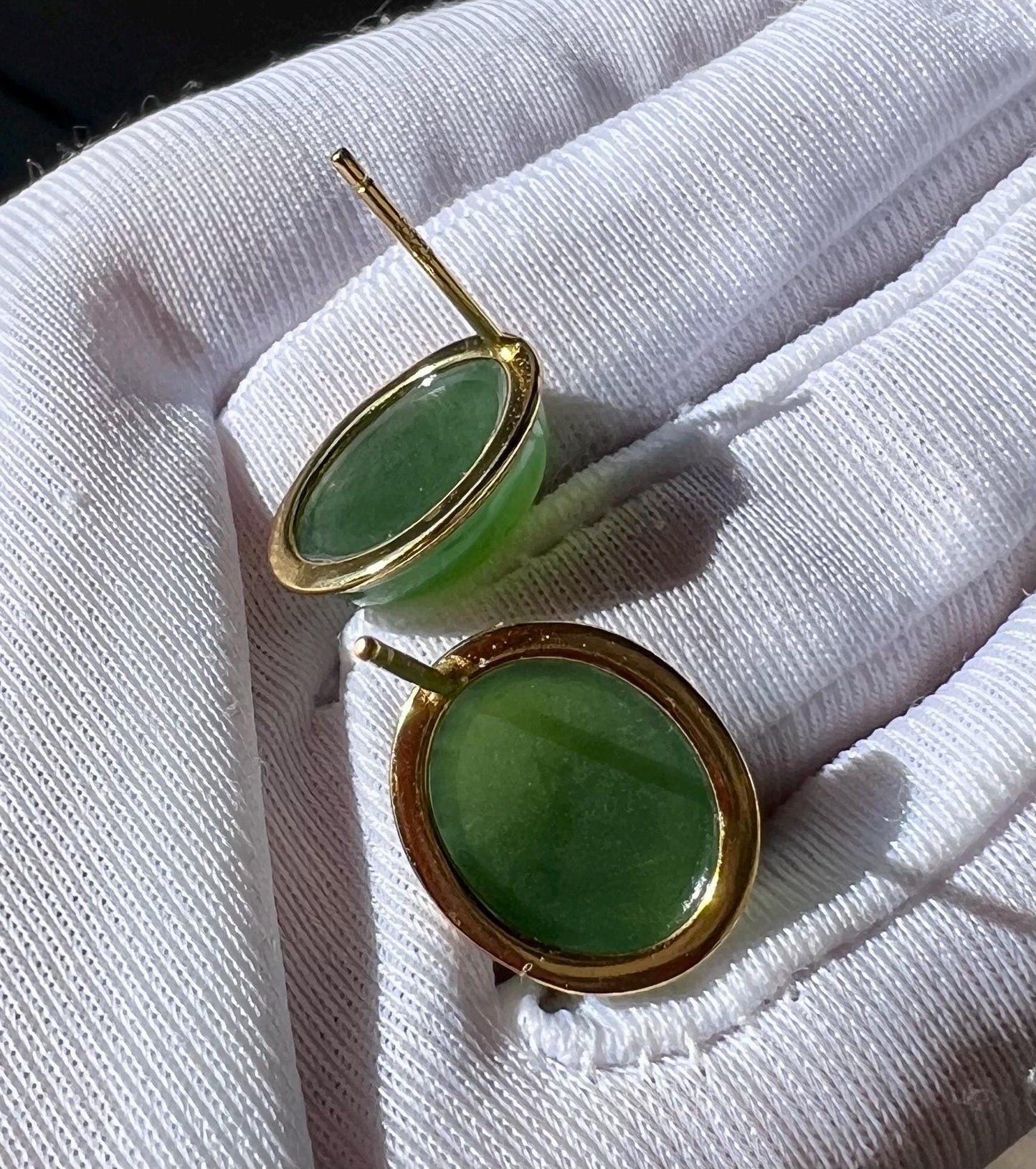 Certified natural nephrite green jade/green nephrite oval shaped earrings/S925 stud earrings 天然碧玉蛋面耳环 纯银耳钉#0127 浓阳绿