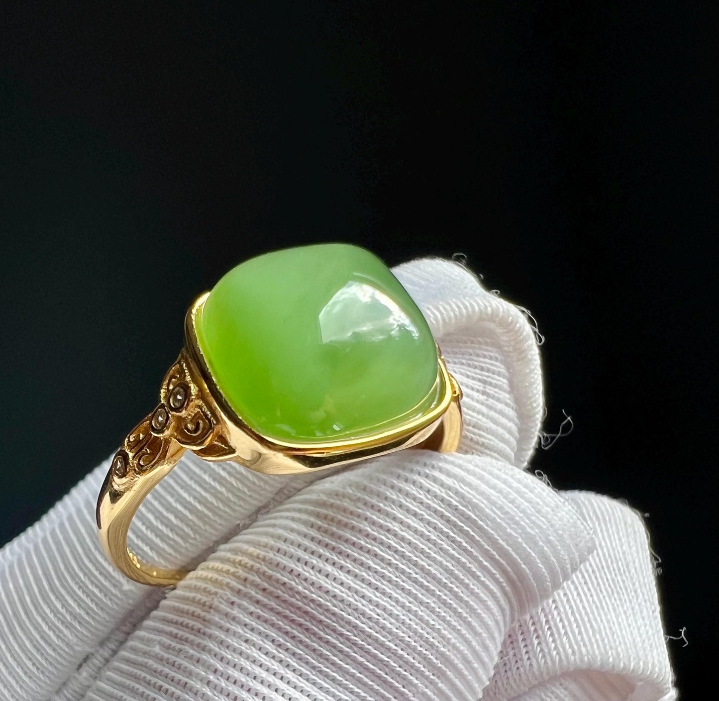 Certified natural nephrite green jade ring Sterling Silver ring/square shaped green nephrite 天然碧玉 果阳绿 起胶起荧光 纯银镶戒指/指环#0289